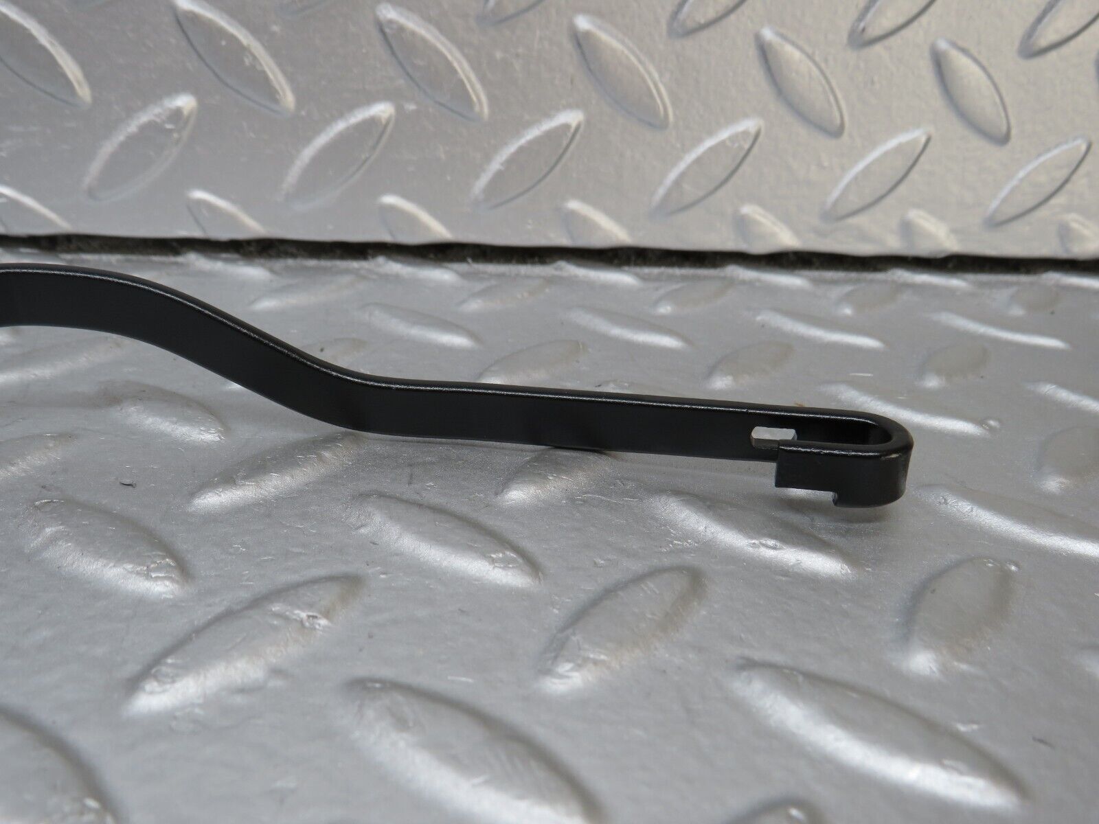 36167 Mercedes-Benz W126 420SE Windscreen Wiper Arm Left Side