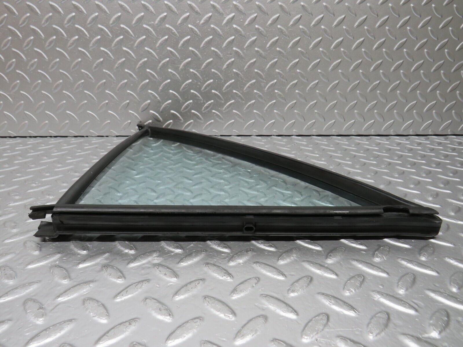 33145 Mercedes-Benz W126 Rear Left Quarter Window Glass 1267350124