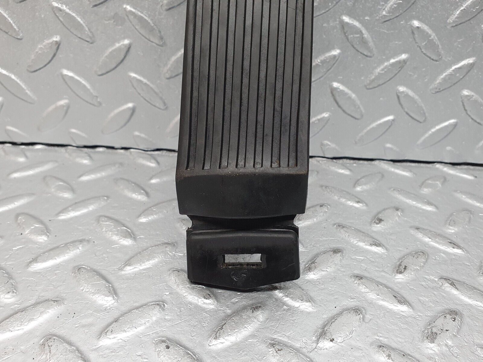41059 Mercedes-Benz W126 300SE Accelerator Pedal With Rubber 1233010082 1263000504