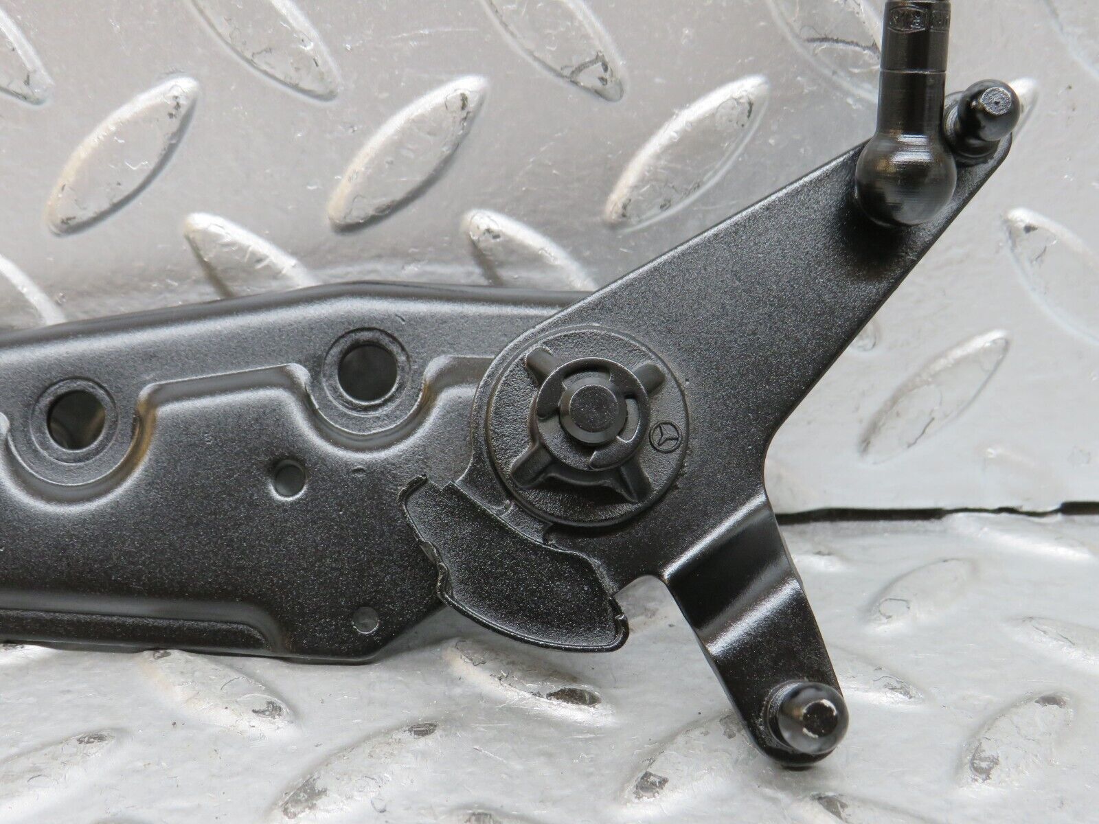 28443 Mercedes-Benz S123 240D Wagon Throttle Linkage