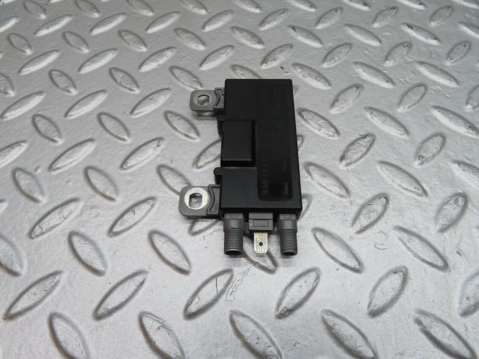 14940 Mercedes-Benz W140 S320 Antenna Amplifier 1408202489