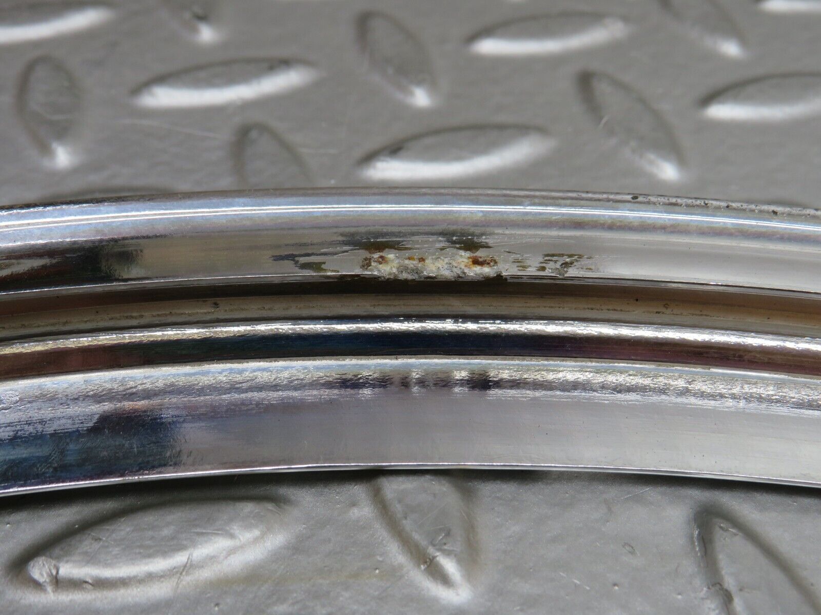 37381 Mercedes-Benz W109 300SEL Front Windscreen Chrome Frame