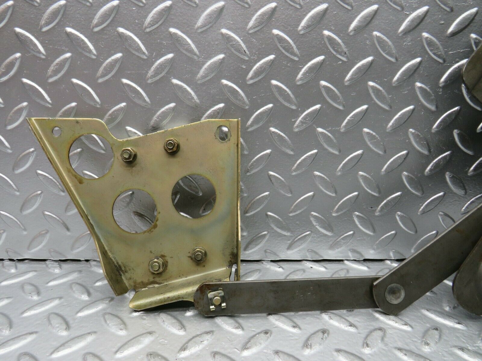 22892 Mercedes-Benz C107 450SLC Rear Right Power Window Regulator 1076701003