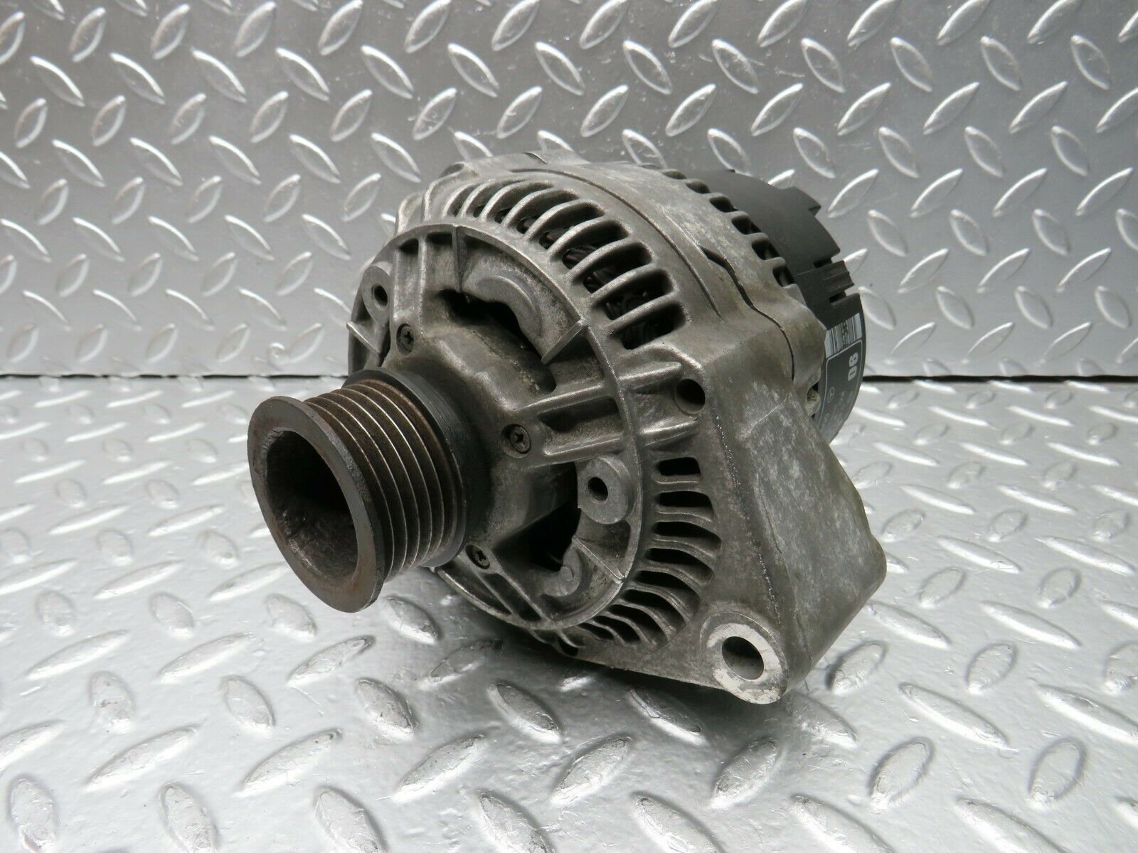 22561 Mercedes-Benz C124 E220 Generator Alternator Bosch 0123335002 0091540202
