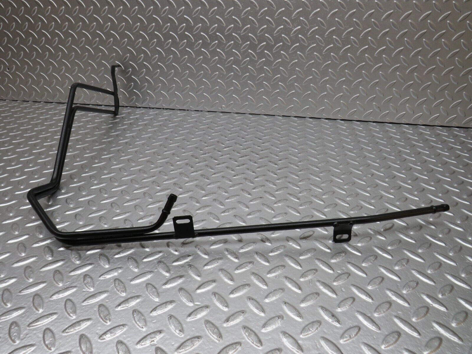 31535 Mercedes-Benz S124 220TE Wagon Oil Cooling Pipe