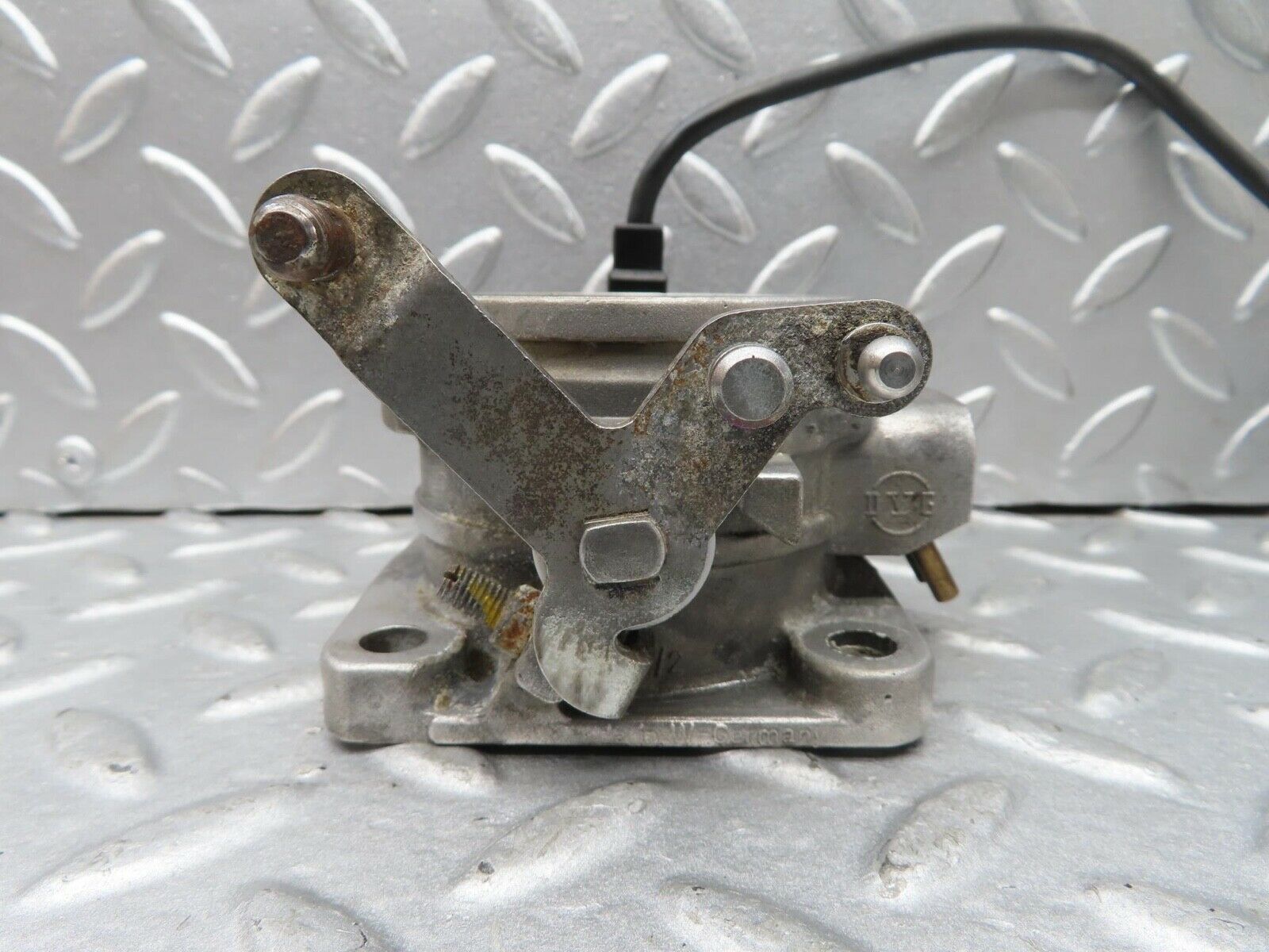14611 Mercedes-Benz W201 190E Throttle Body Valve With Switch 0011409053