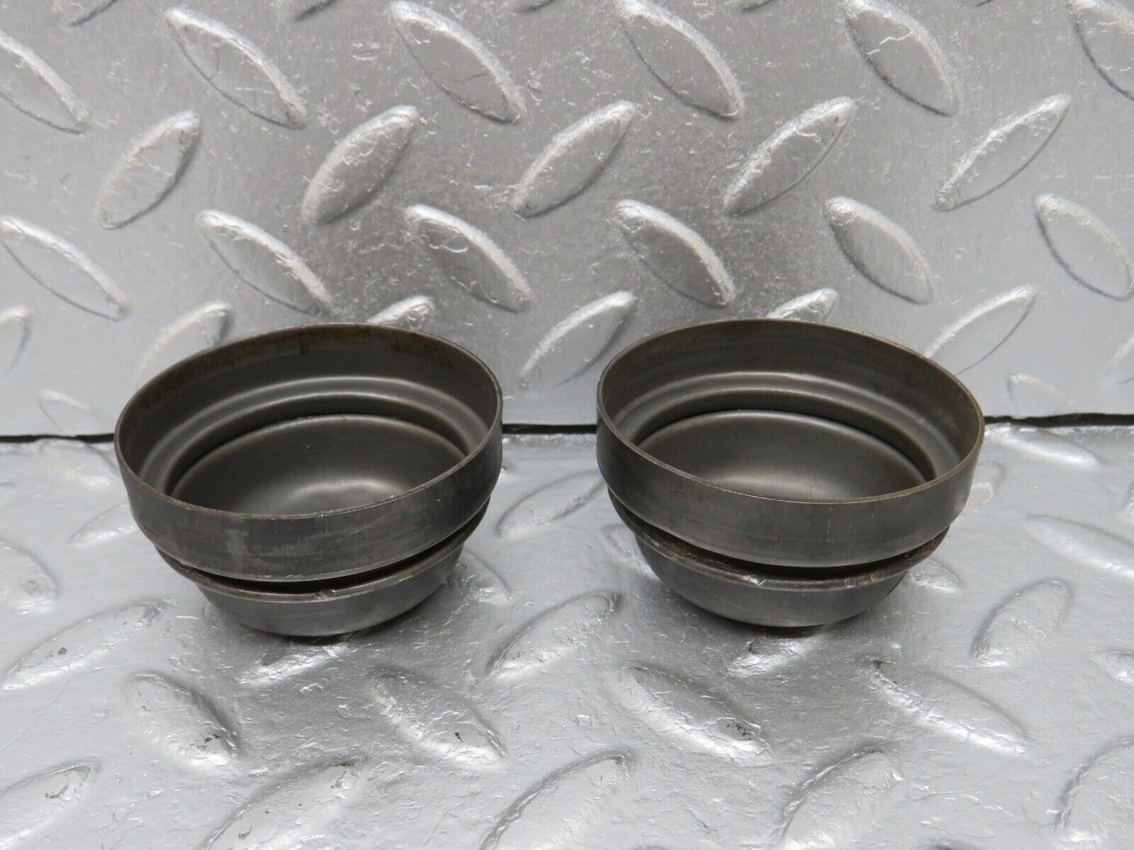 40667 Mercedes-Benz W123 300D Wheel Hub Locking Cap