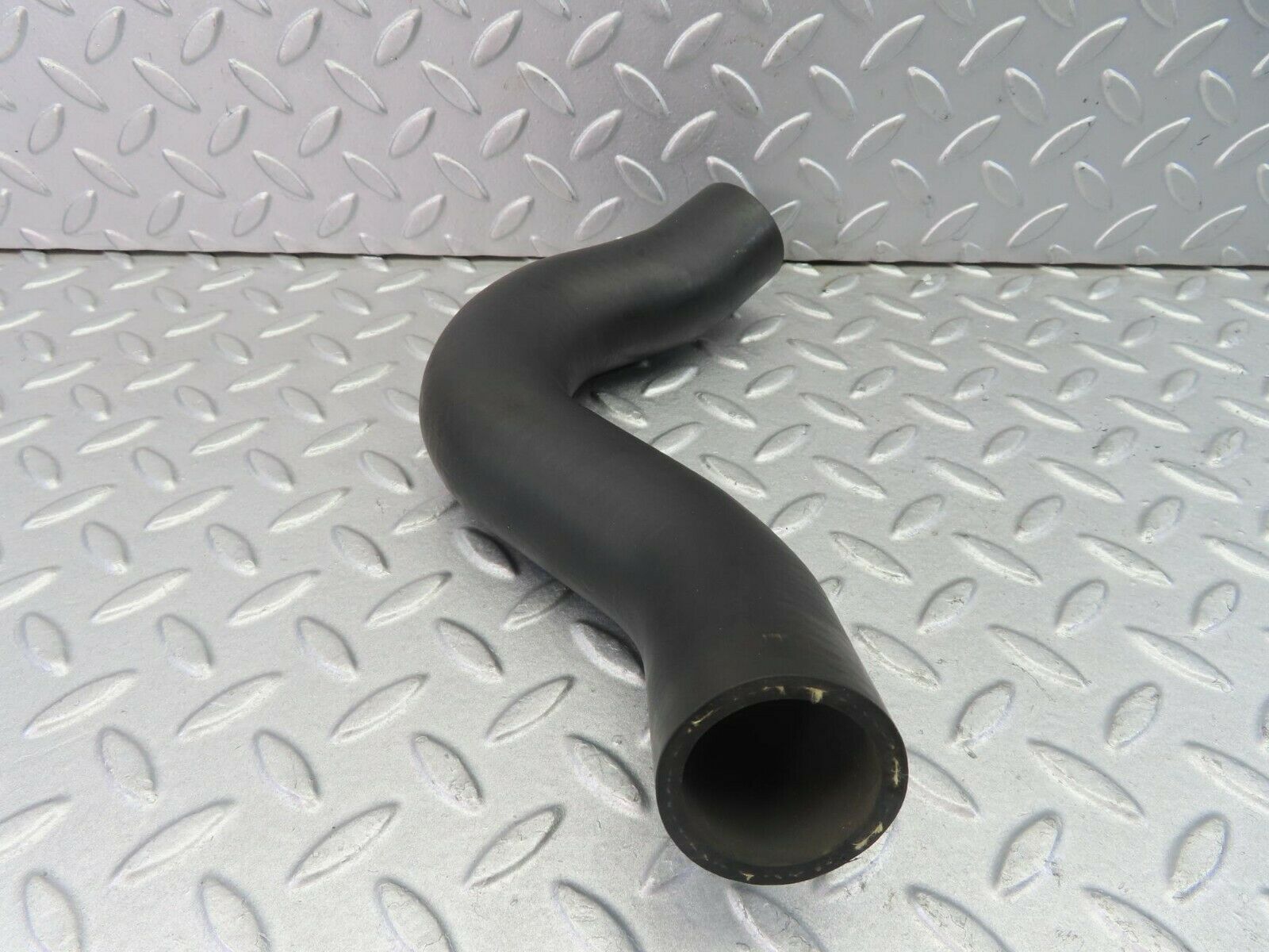 8532 Mercedes-Benz R107 Radiator Hose 1075011082