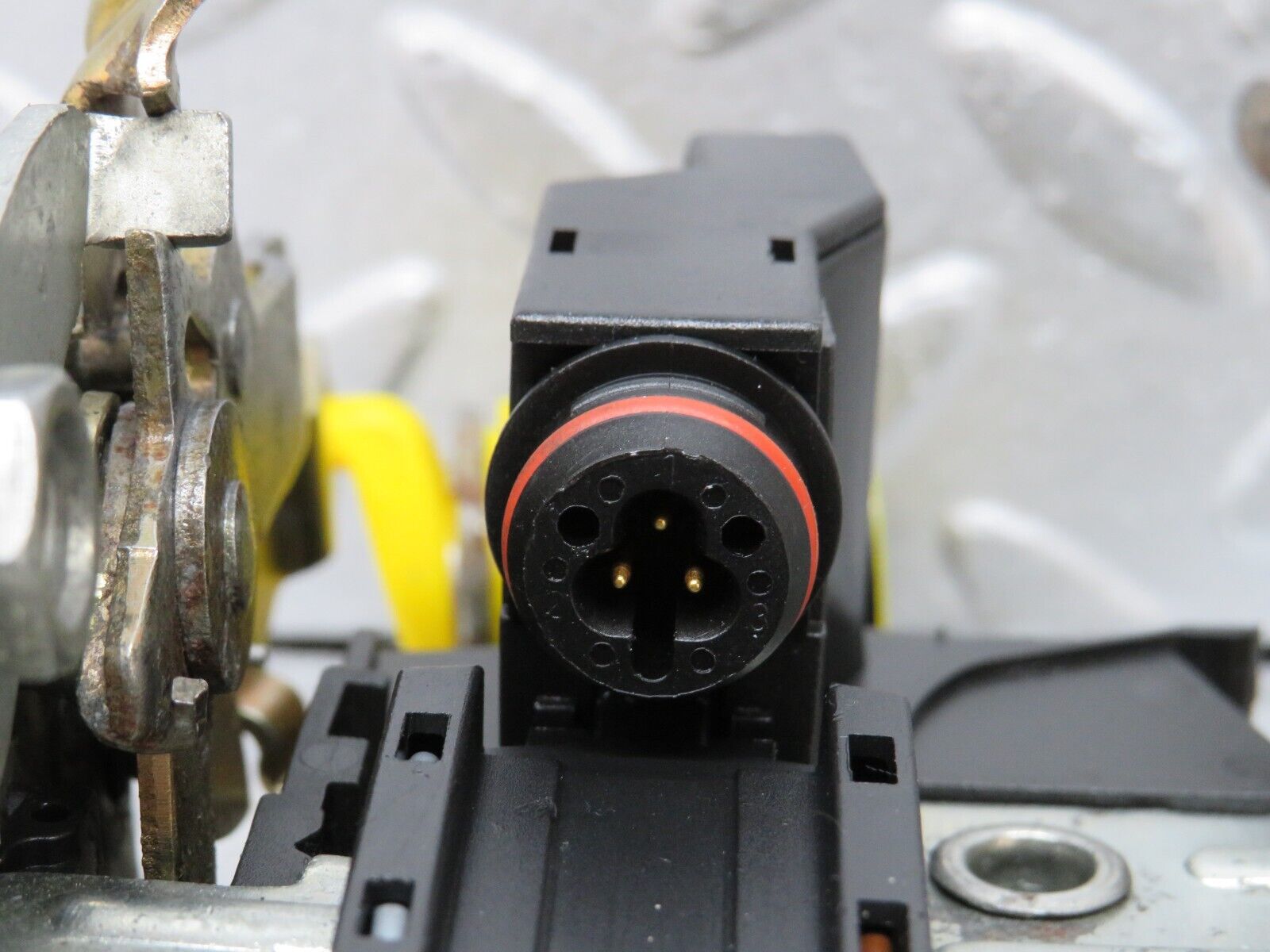 37809 Mercedes-Benz A124 320E Cabriolet Left Door Lock Mechanism 1248213551