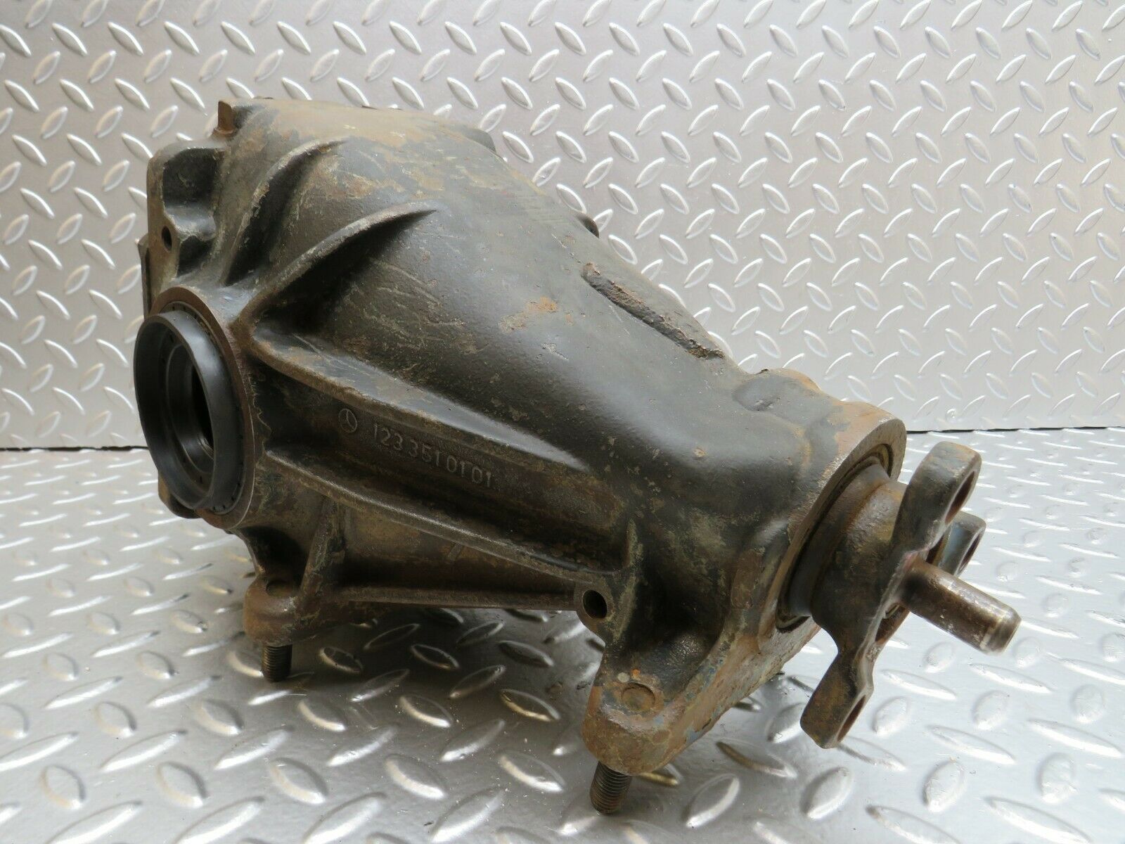 24185 Mercedes-Benz W123 280E Rear Differential Ratio 3.58 1233510101