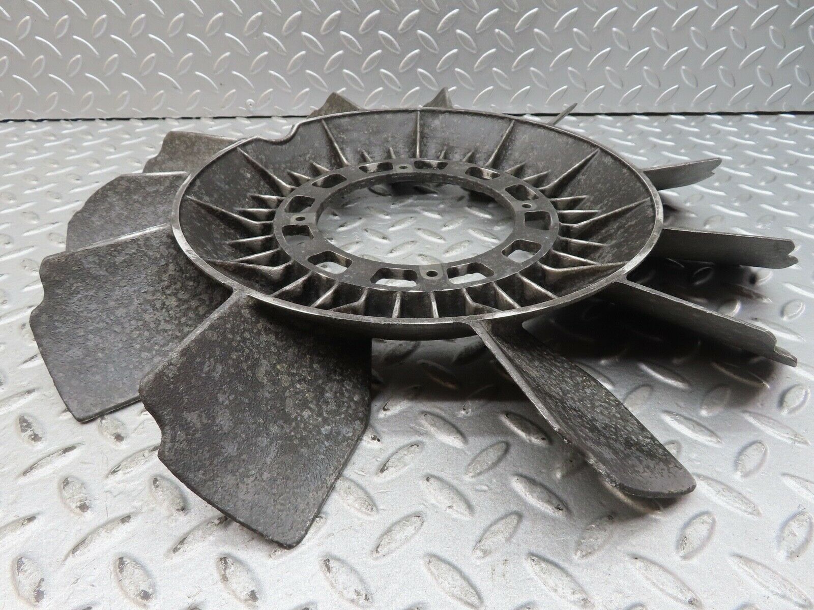 17640 Mercedes-Benz W116 450SEL Engine Cooling Fan