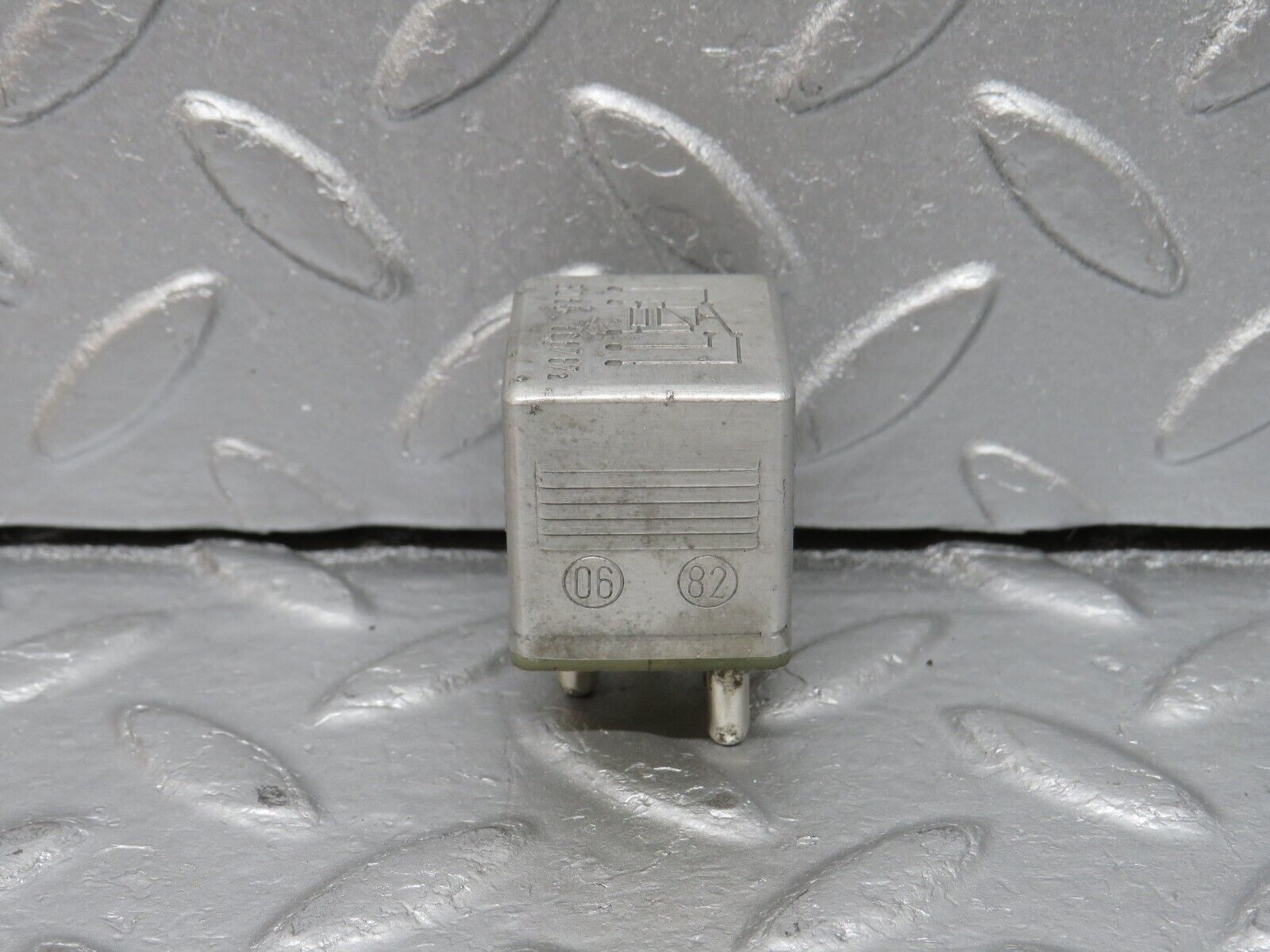 40687 Mercedes-Benz W123 300D Multi Purpose Relay 0015420219