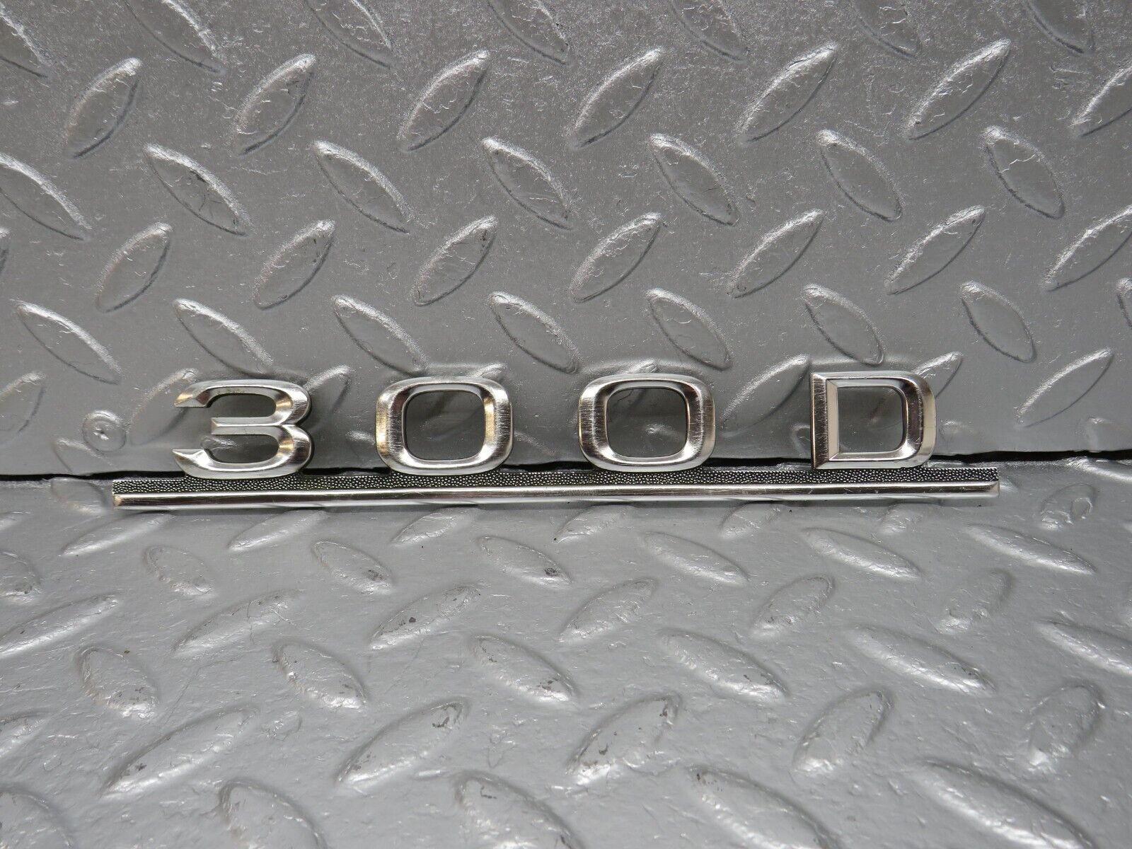 40692 Mercedes-Benz W123 300D Trunk Badge Emblem 1238170915