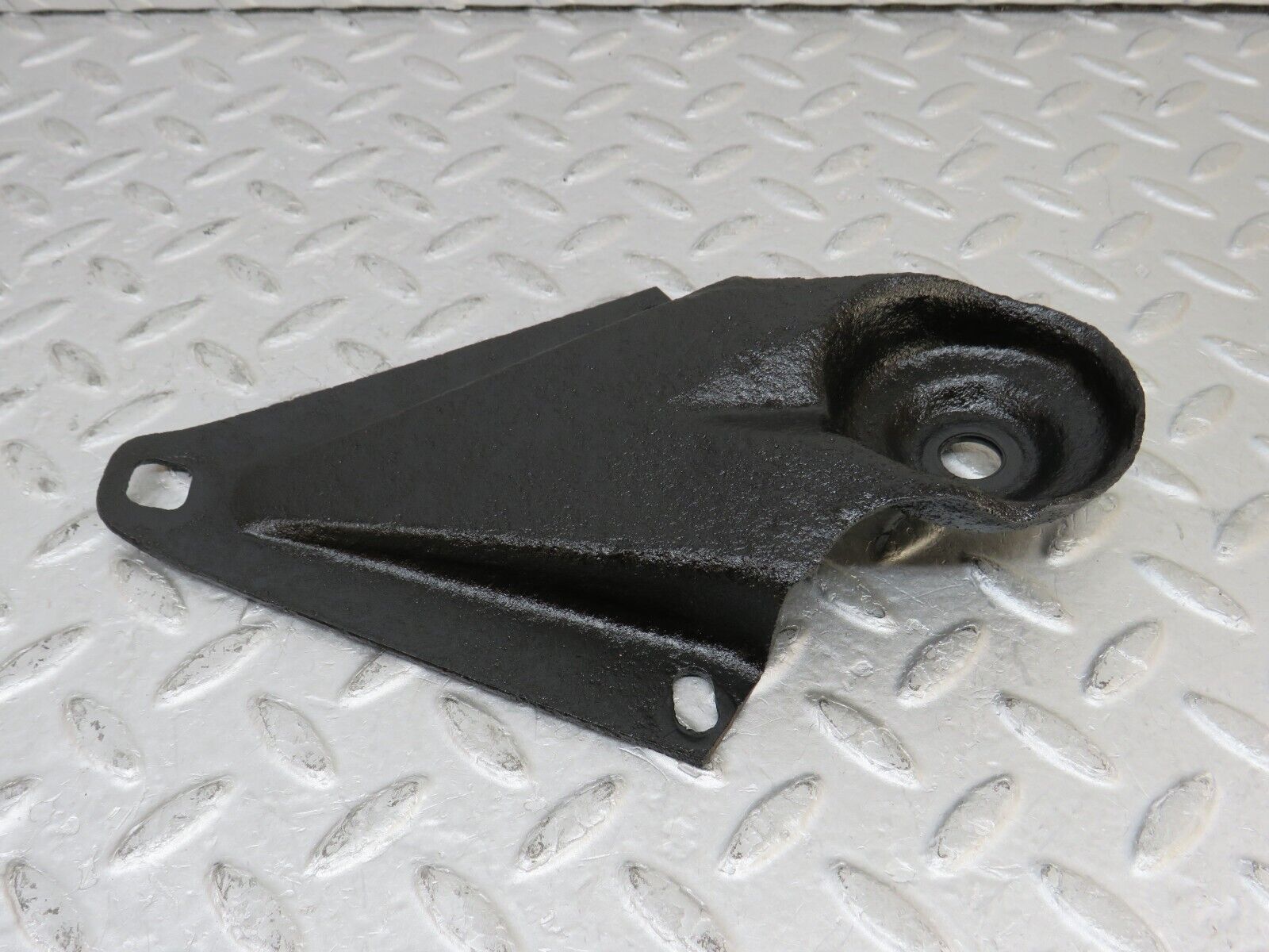 35786 Mercedes-Benz W108 Rear Suspension Axle Mounting Bracket