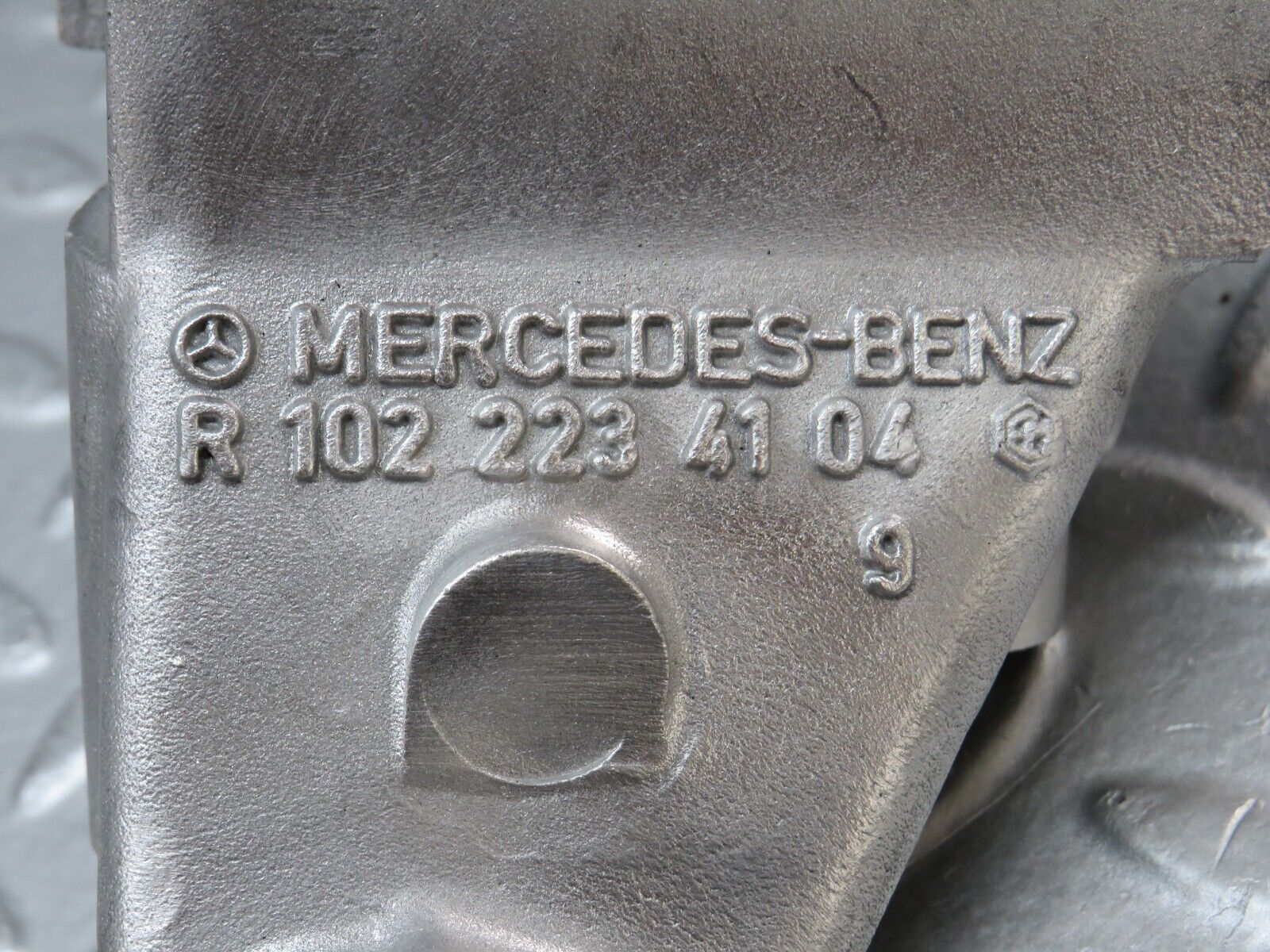 36788 Mercedes-Benz W201 190E 2.0L Engine Mount Bracket Left Side 1022234104
