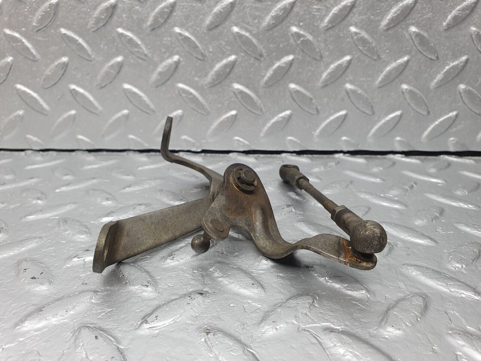 41357 Mercedes-Benz W116 350SE Throttle Linkage