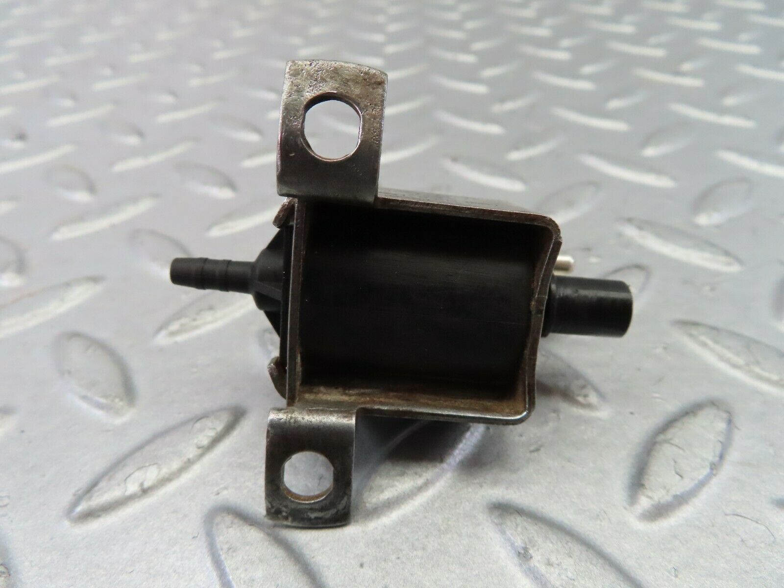 7747 Mercedes-Benz S123 230TE Wagon Vacuum Control Valve Pierburg 0015407097