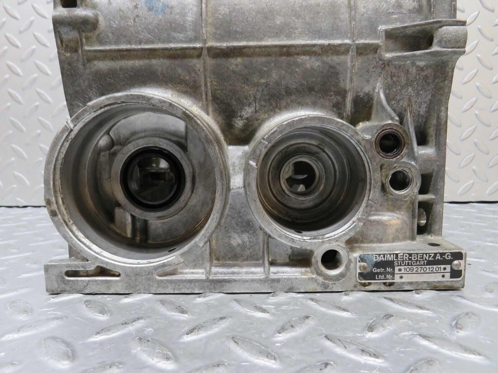 37679 Mercedes-Benz W109 300SEL Automatic Gearbox Housing 1152712601 1092701201
