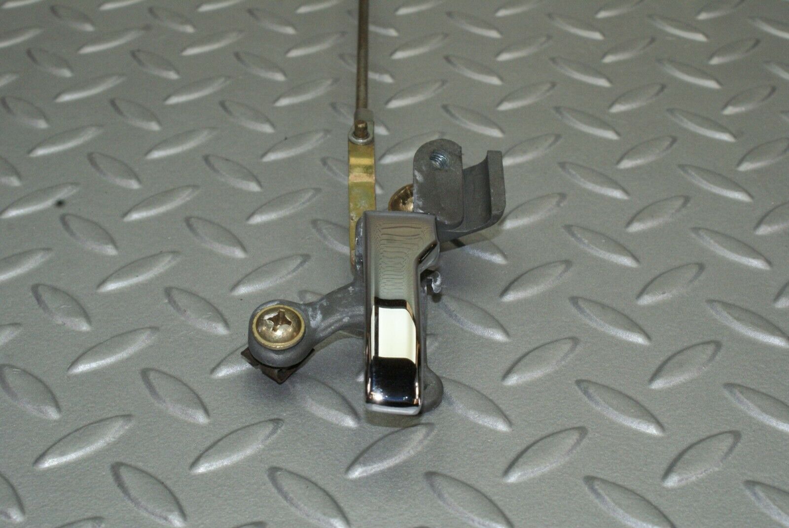 2640 Mercedes-Benz W116 350SE Chrome Door Handle Left 1157660119