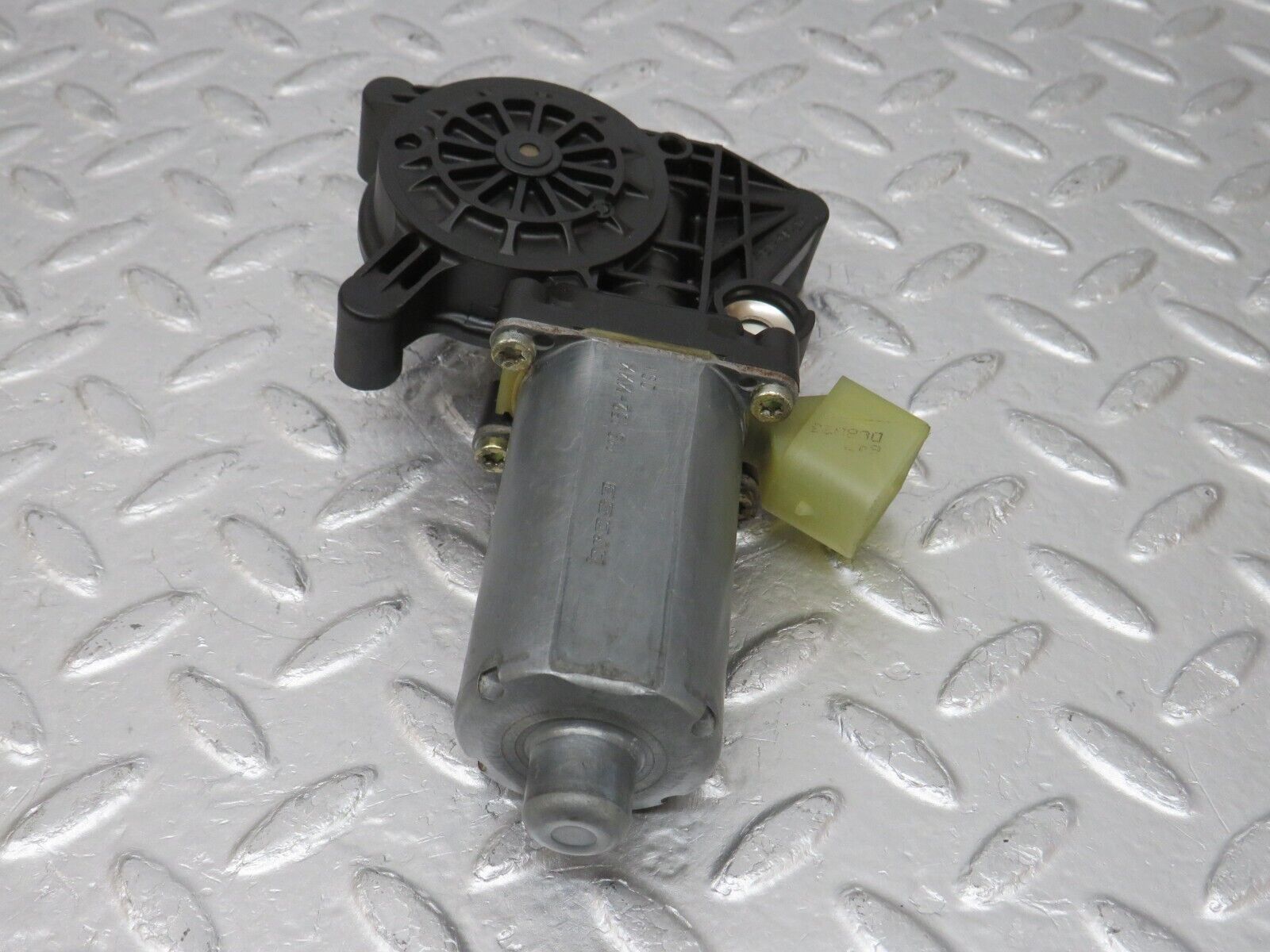 34702 Mercedes-Benz W210 320E Front Left Window Regulator Motor 0130821708