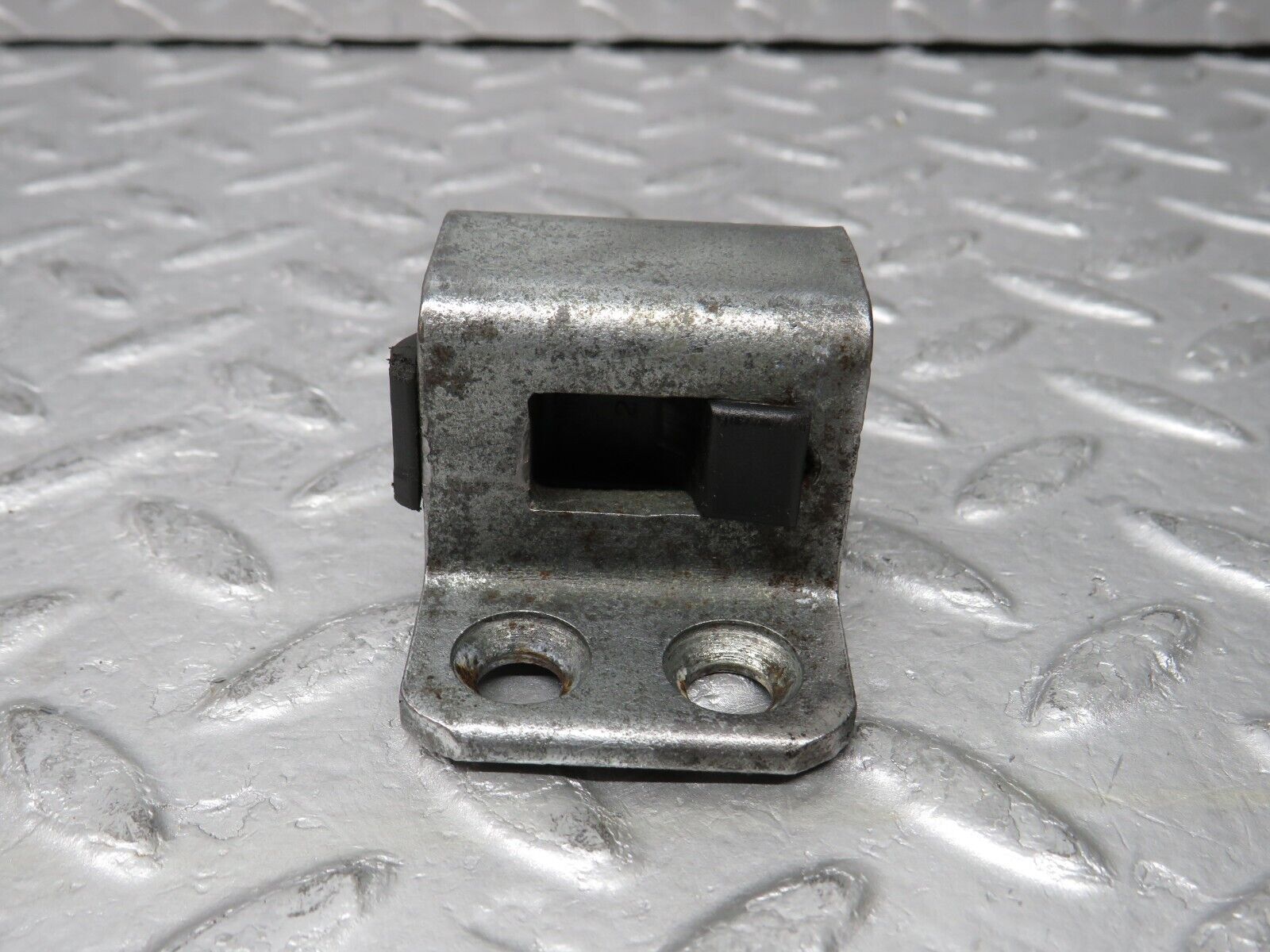 37092 Mercedes-Benz C126 420SEC Coupe Door Lock Latch Right