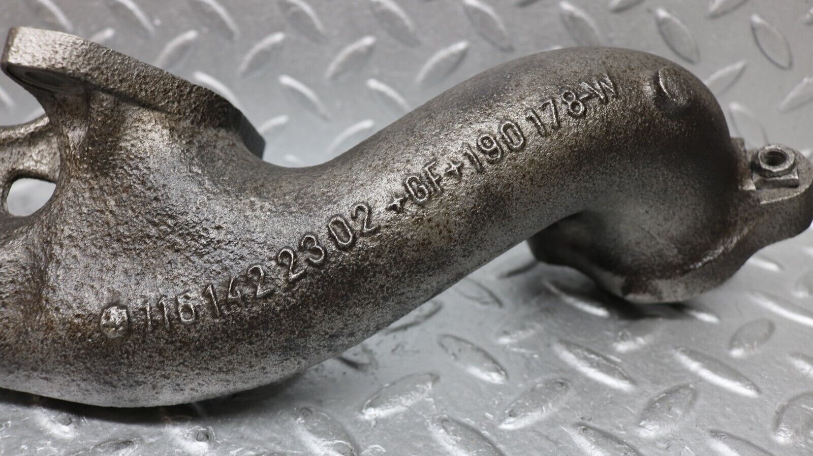 37250 Mercedes-Benz C126 420SEC Coupe Exhaust Manifold Left Side 1161422302