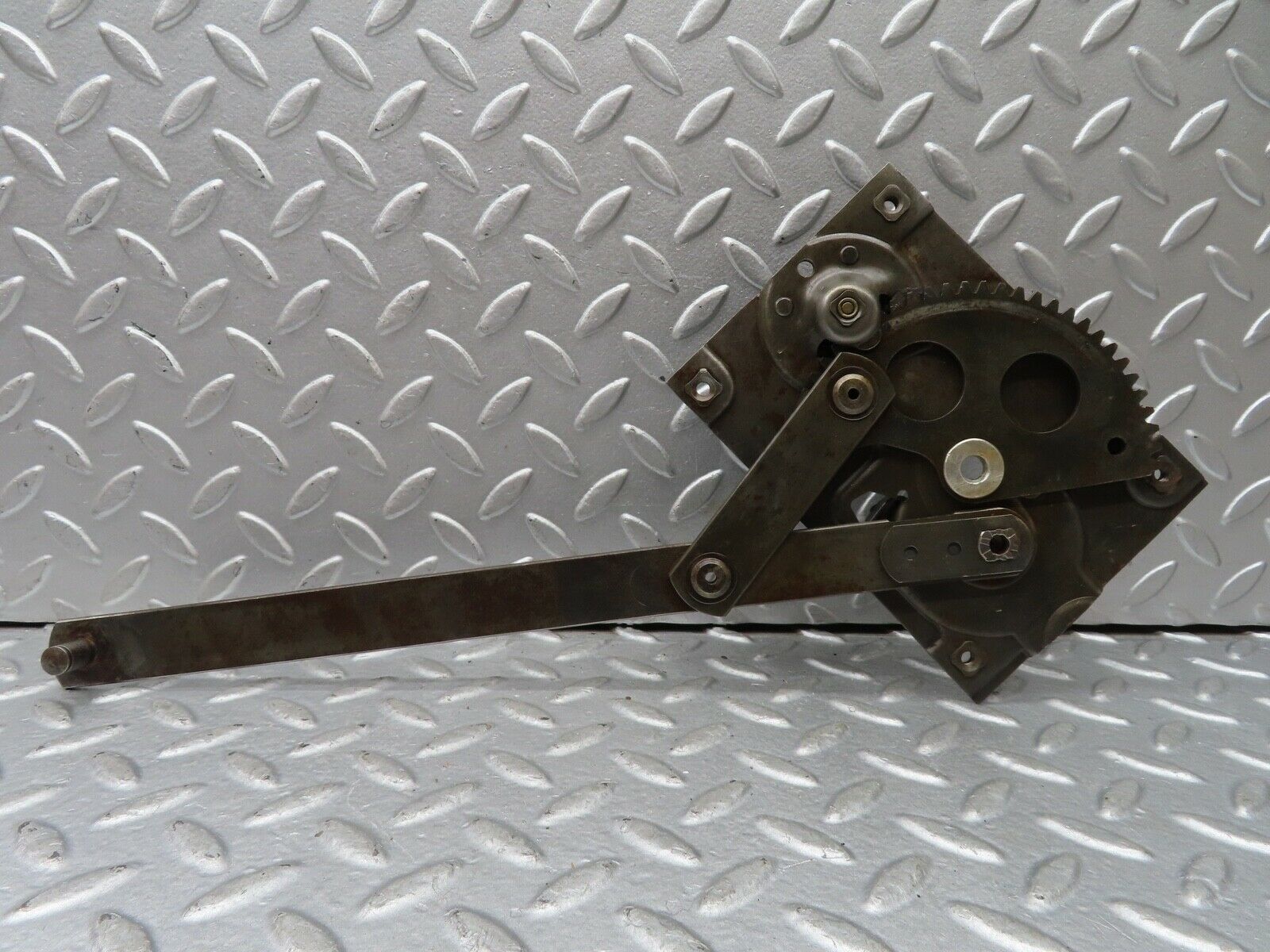 18823 Mercedes-Benz W121 190b Ponton Front Right Manual Window Regulator