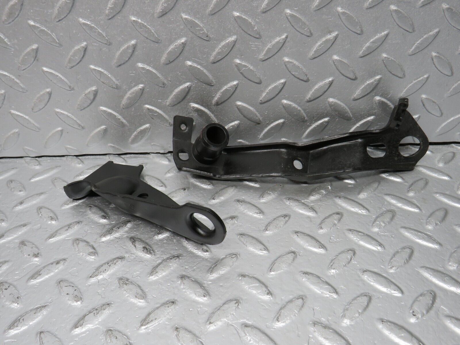 39731 Mercedes-Benz R129 320SL Coupe Engine Lifting Eyes Hooks