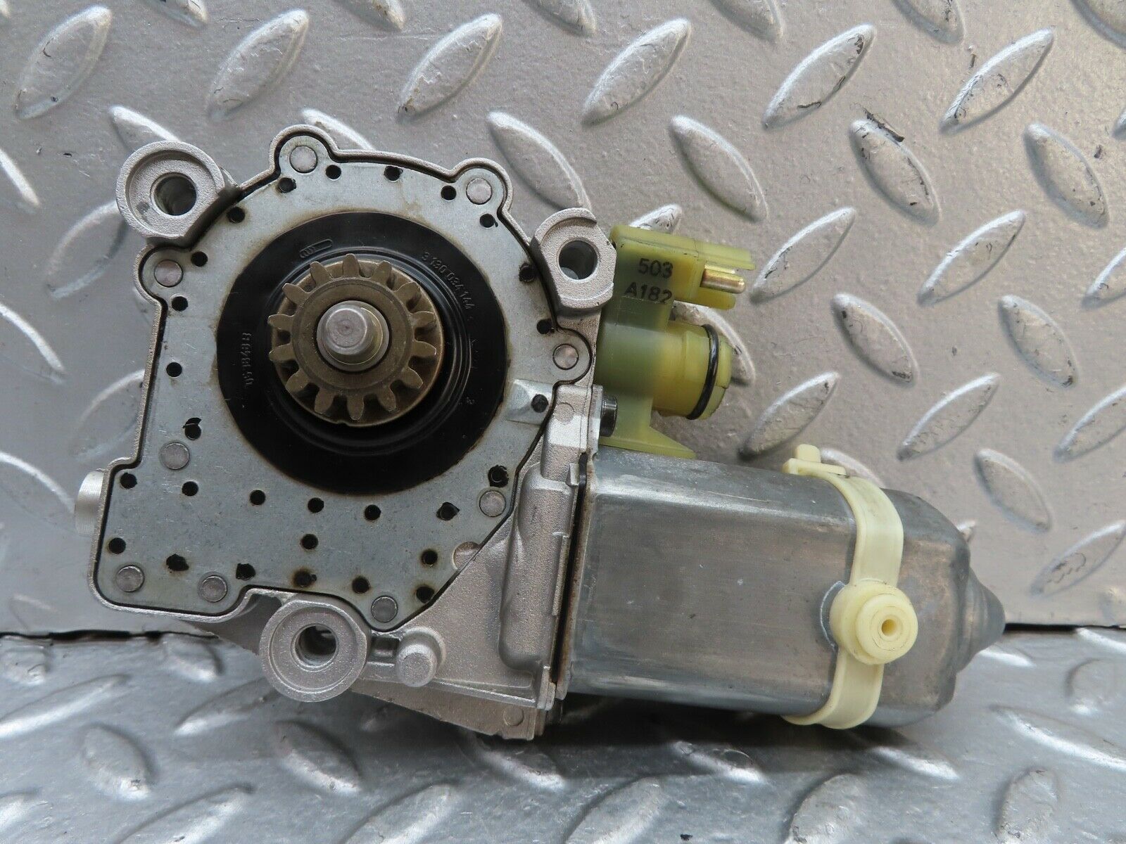 19359 Mercedes-Benz C140 CL420 Coupe Front Right Window Regulator Motor 0048201842