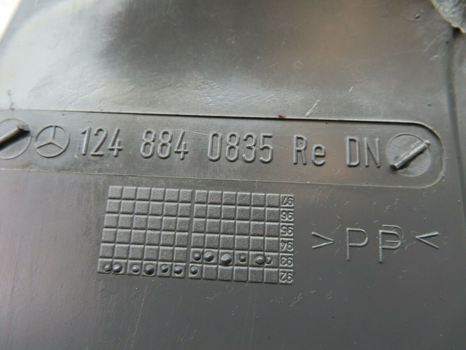 6783 Mercedes-Benz S124 E220 Wagon Mudguard Panelling Front Right 1248840835