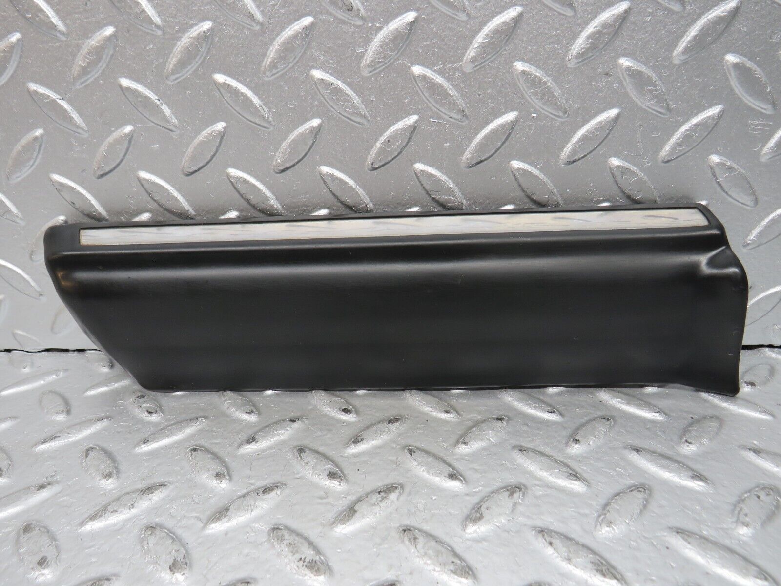 32005 Mercedes-Benz W123 230E Front Left Fender Wing Lower Moulding Trim