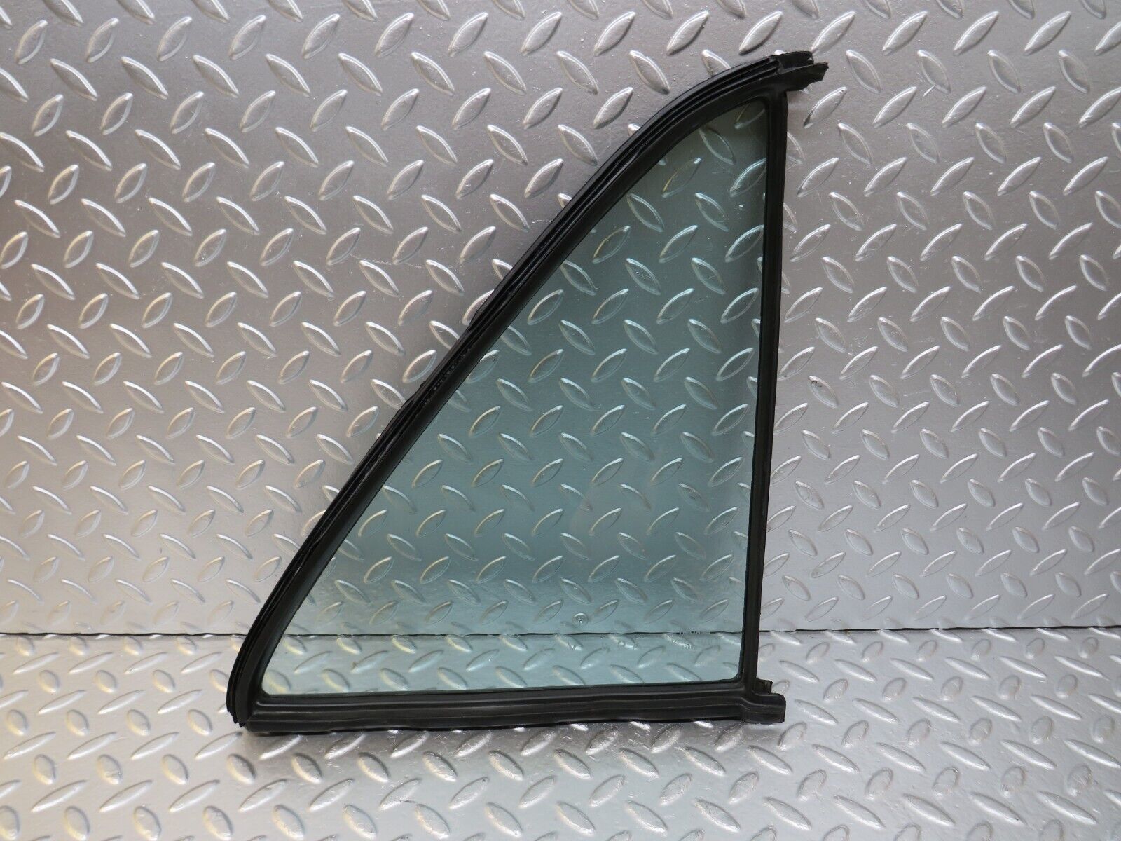 25468 Mercedes-Benz W123 200 Rear Left Quarter Window 1237350124