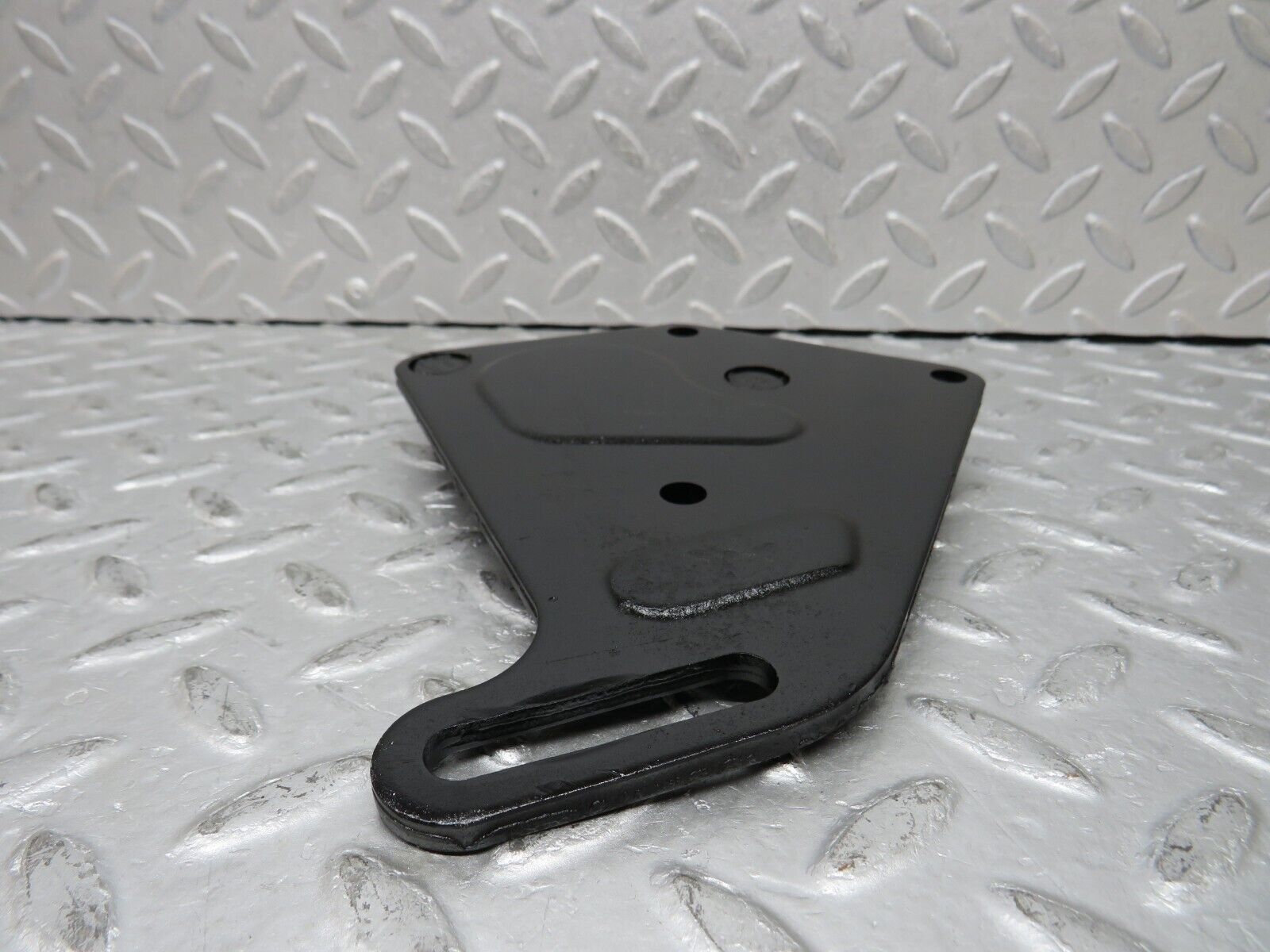 37661 Mercedes-Benz W109 300SEL Power Steering Pump Bracket