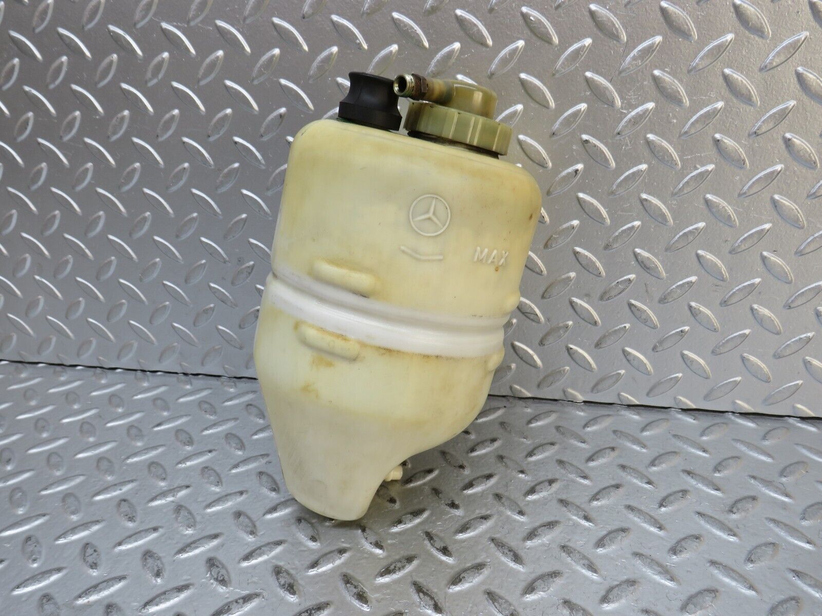 28475 Mercedes-BenzS123 240D Hydraulic Suspension Fluid Reservoir 1233270172