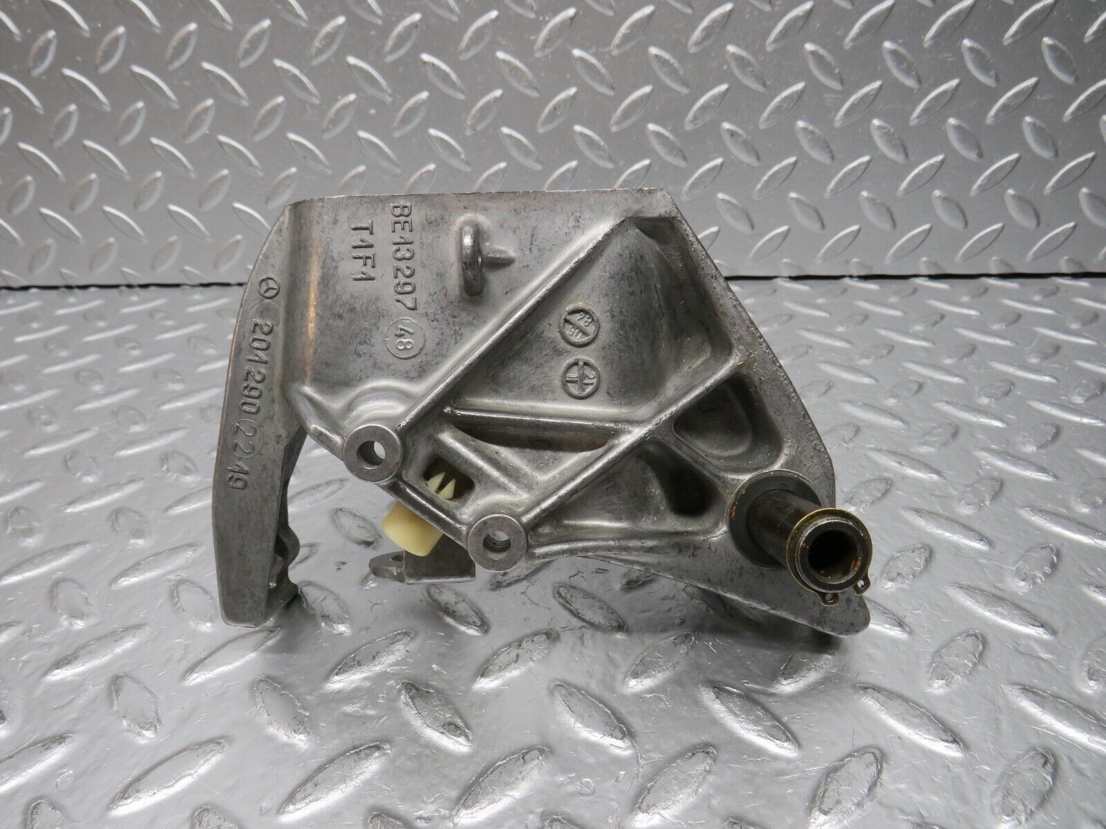 30668 Mercedes-Benz W201 190E 2.0L Brake Pedal Bracket 2012902219