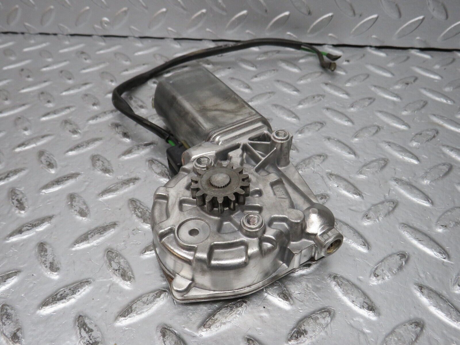32027 Mercedes-Benz W123 230E Front Left Window Regulator Motor 0130821018