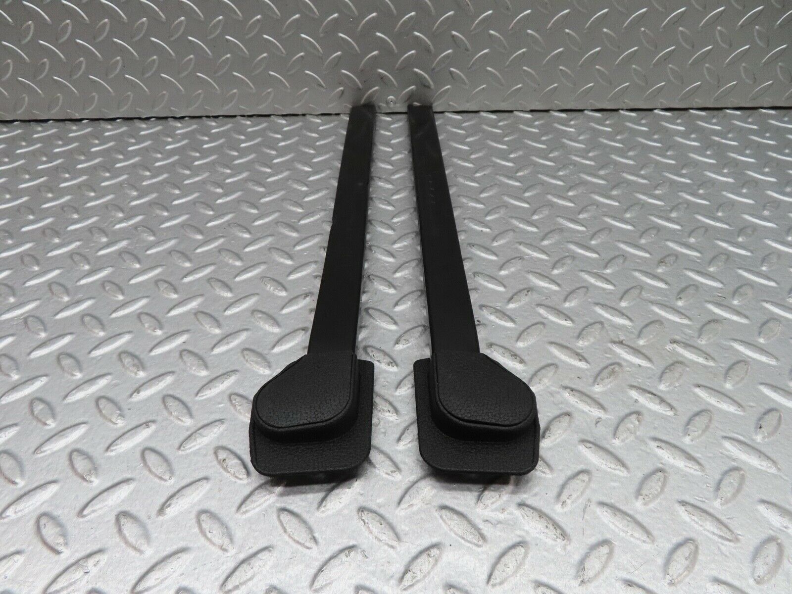 18148 Mercedes-Benz W123 200 Seat Belt Runner