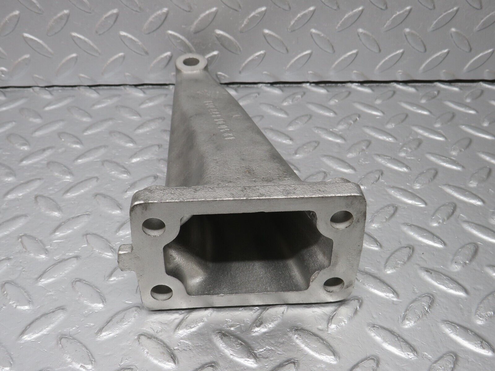 40300 Mercedes-Benz W110 230 Engine Mount Bracket Left Side 1802233004