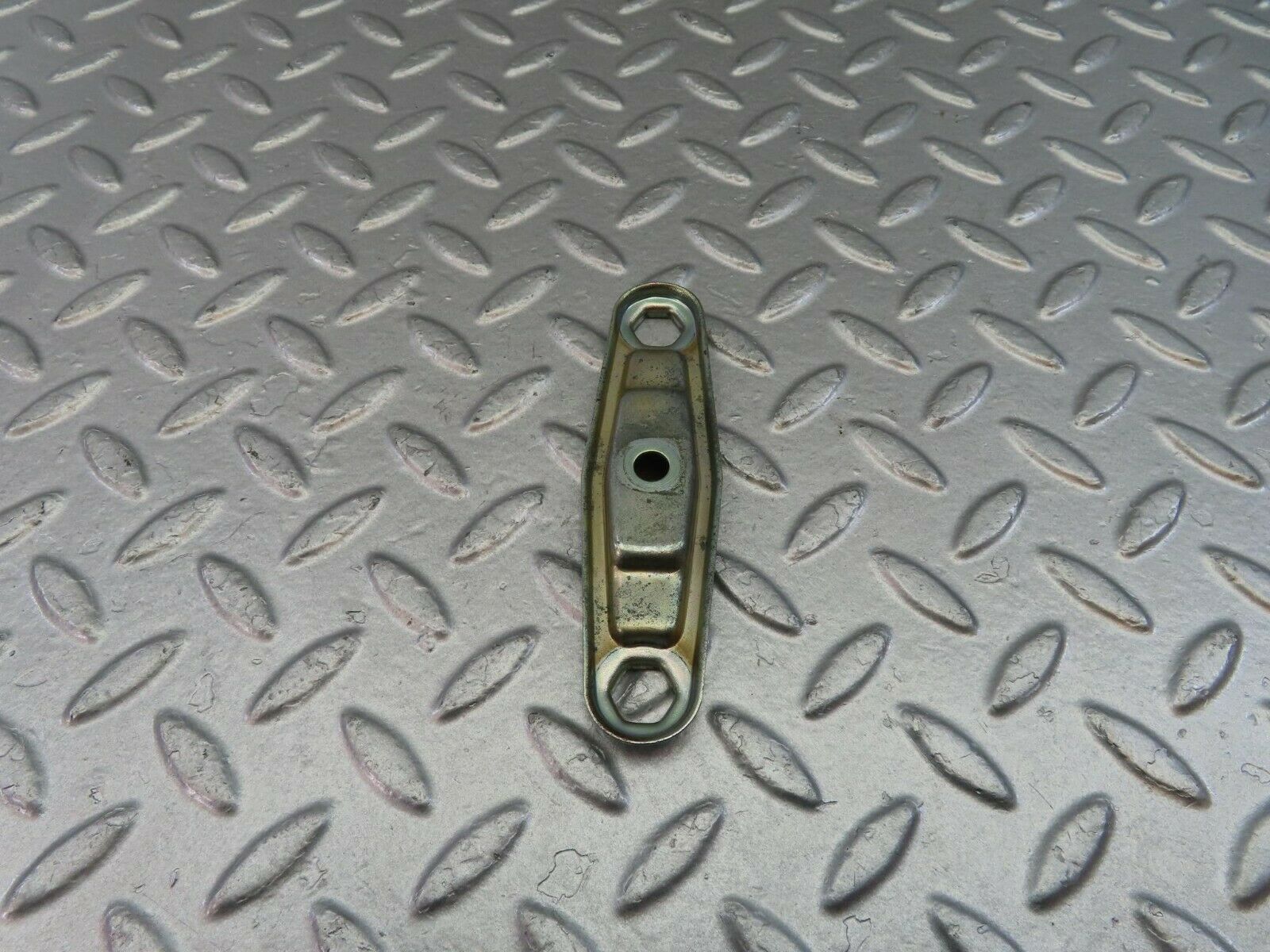 10550 Mercedes-Benz W201 190E Fuel Injector Nozzle Clamp Bracket