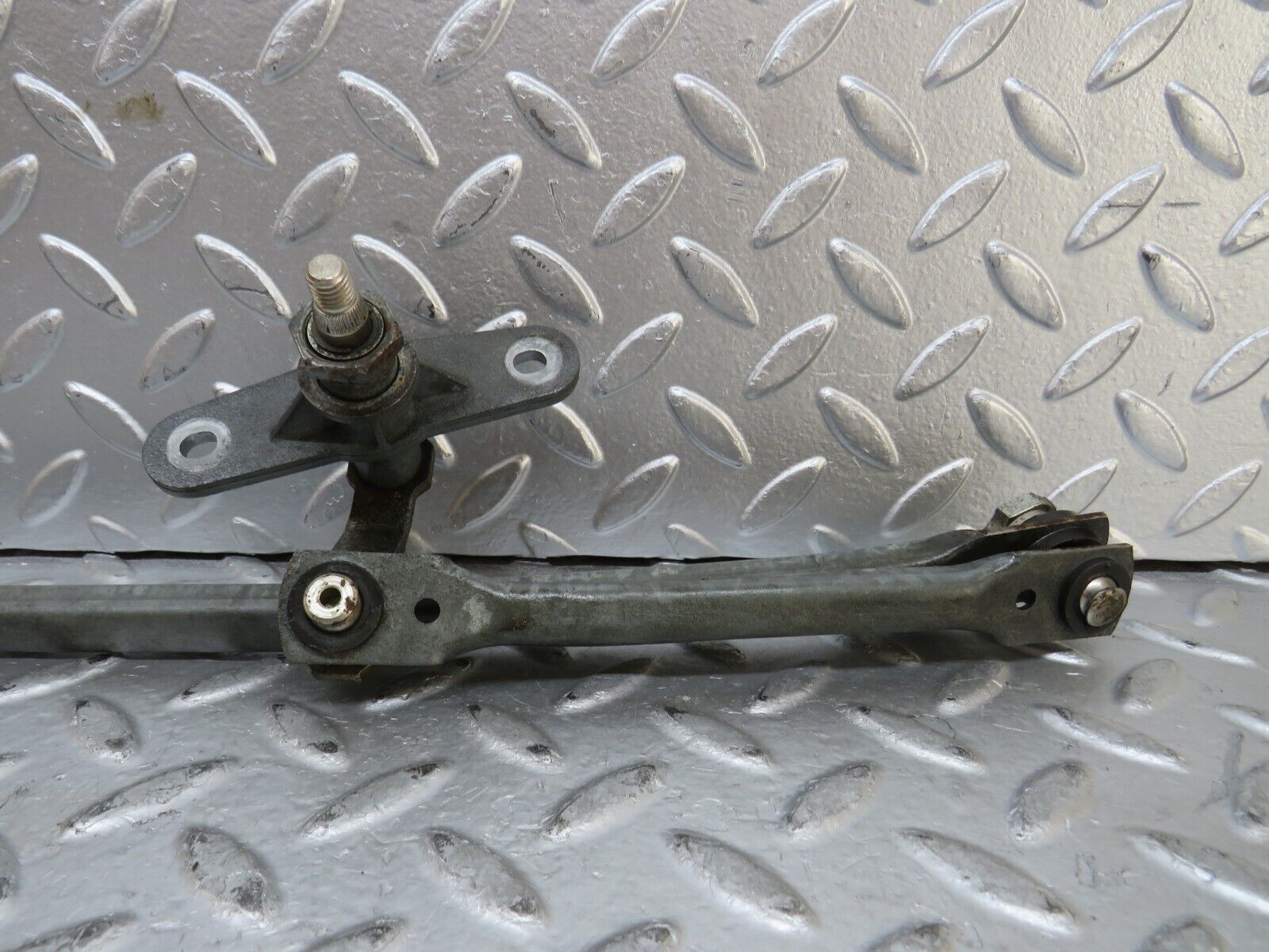 27365 Mercedes-Benz W123 280E Windscreen Wiper Linkage