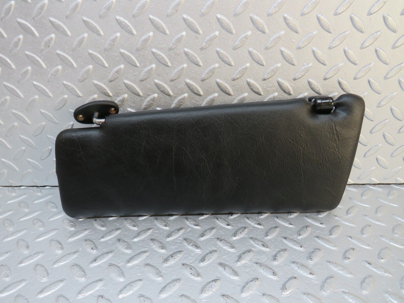 40564 Mercedes-Benz W123 300D Sun Visor Right Black