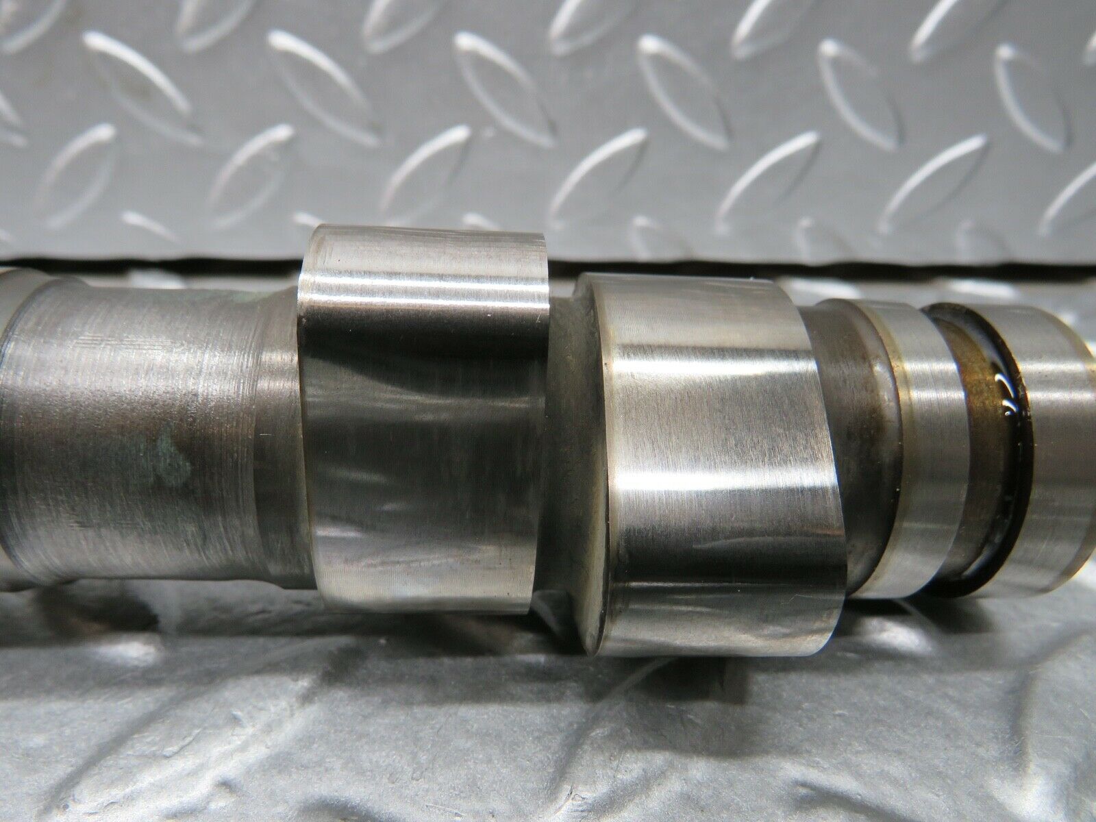 21754 Mercedes-Benz W126 300SE Camshaft