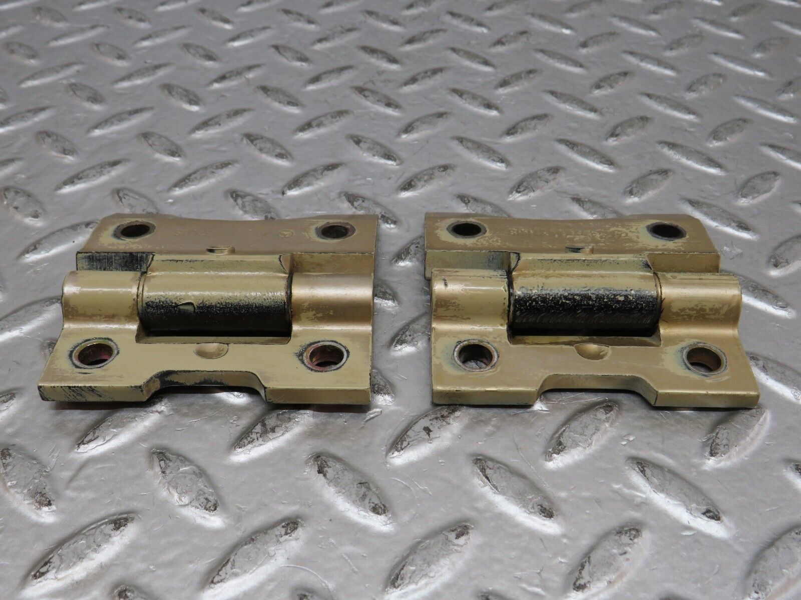 27235 Mercedes-Benz W123 280E Door Hinge Pair 1237200037