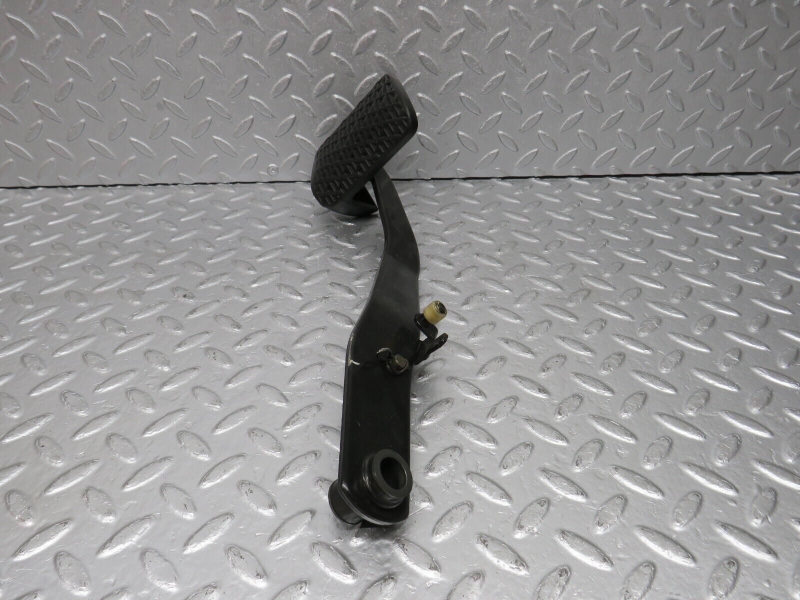 39449 Mercedes-Benz R129 320SL Coupe Brake Pedal With Rubber 1232910082