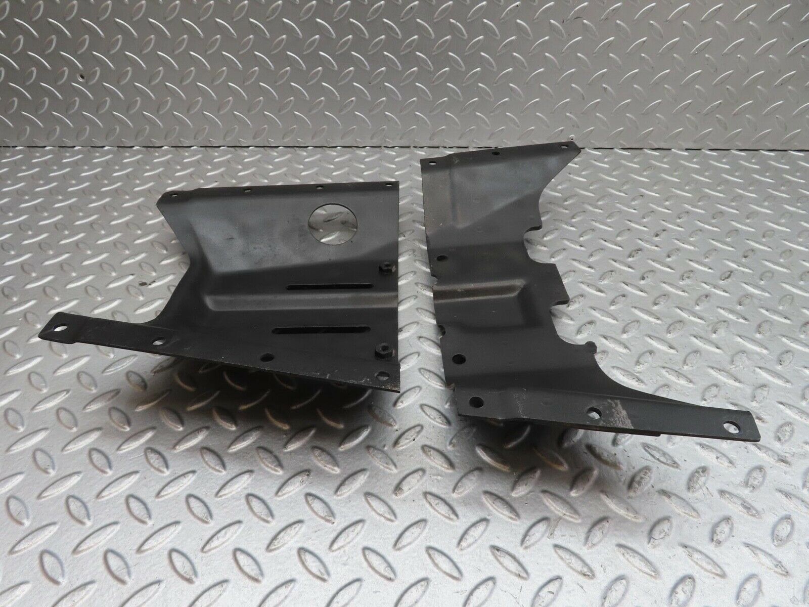 13879 Mercedes-Benz C107 280SLC Gearbox Mount Bracket