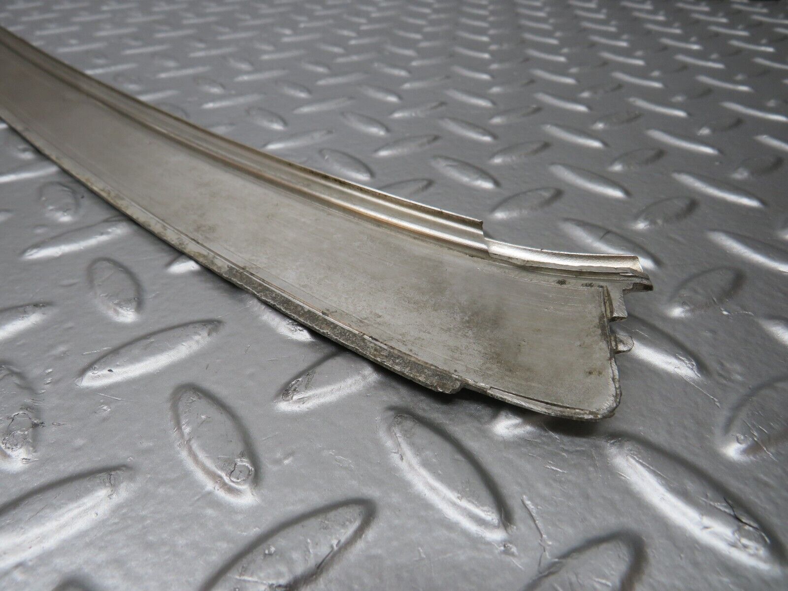 25589 Mercedes-Benz W123 200 C Pillar Exterior Chrome Trim Left Side