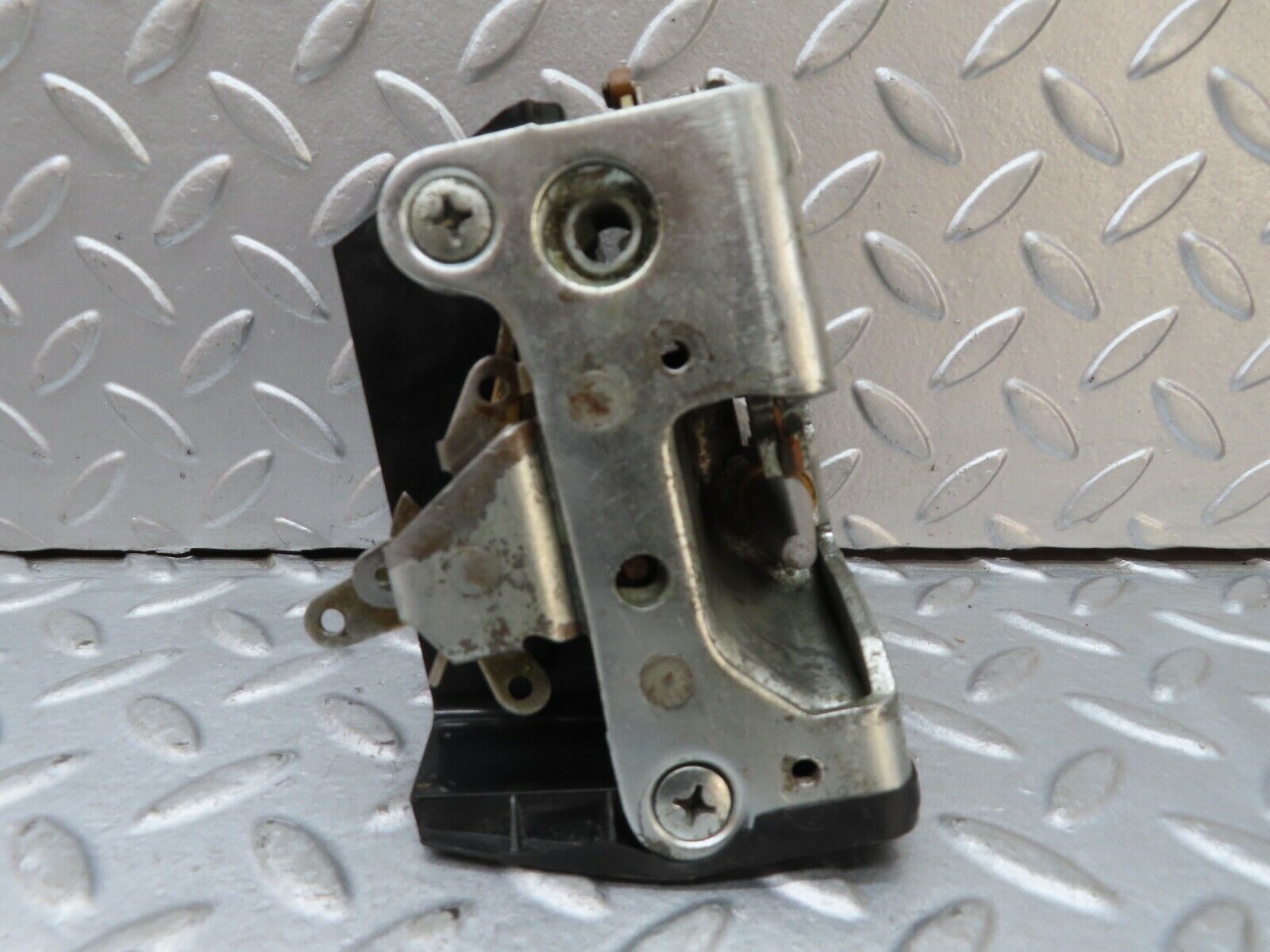 17655 Mercedes-Benz W116 450SEL Front Left Door Lock Mechanism