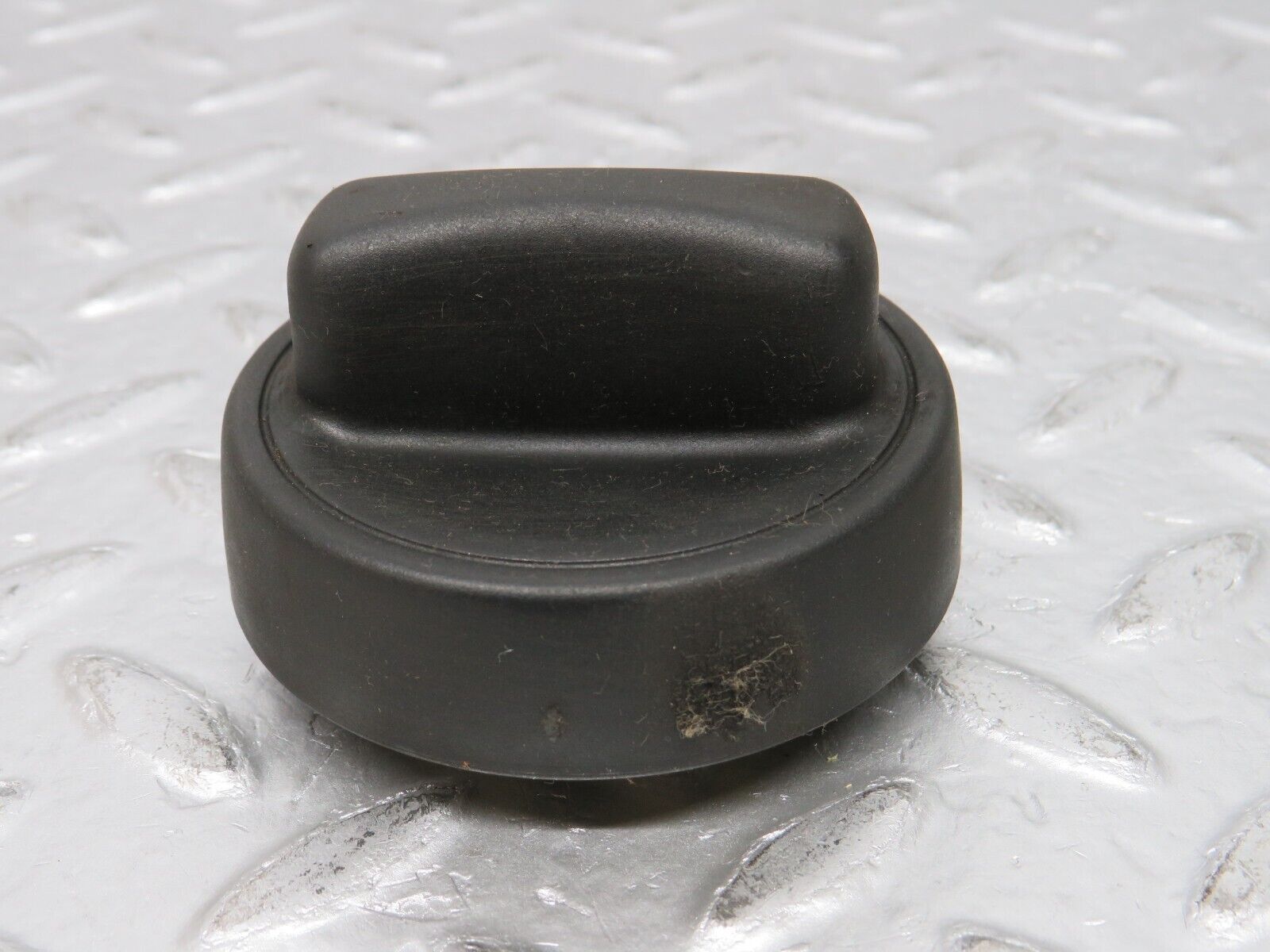 32610 Mercedes-Benz S124 300TE Wagon Fuel Tank Cap 1404700005