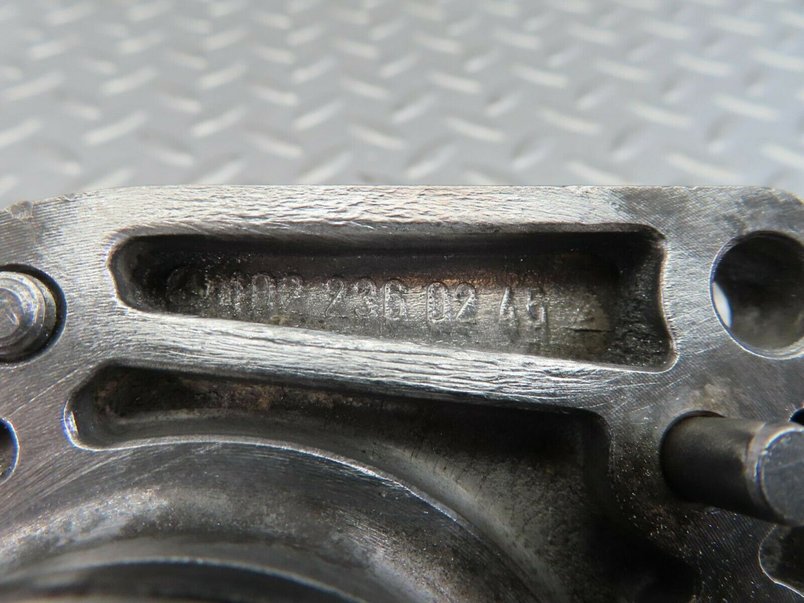 9551 Mercedes-Benz C123 280CE Coupe  Hydraulic Suspension Pump 1022360245
