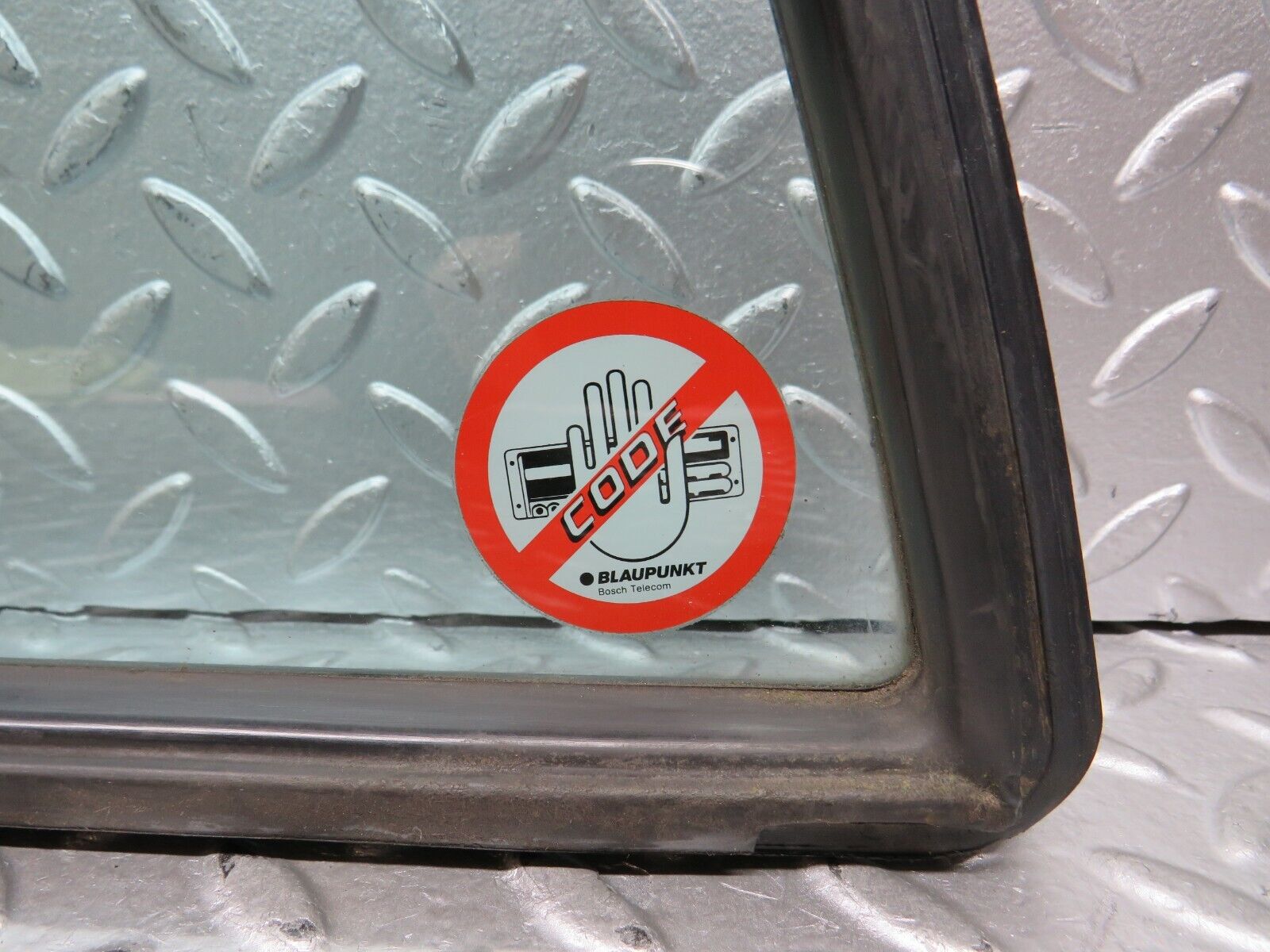28527 Mercedes-Benz S123 240D Wagon Rear Left Quarter Glass